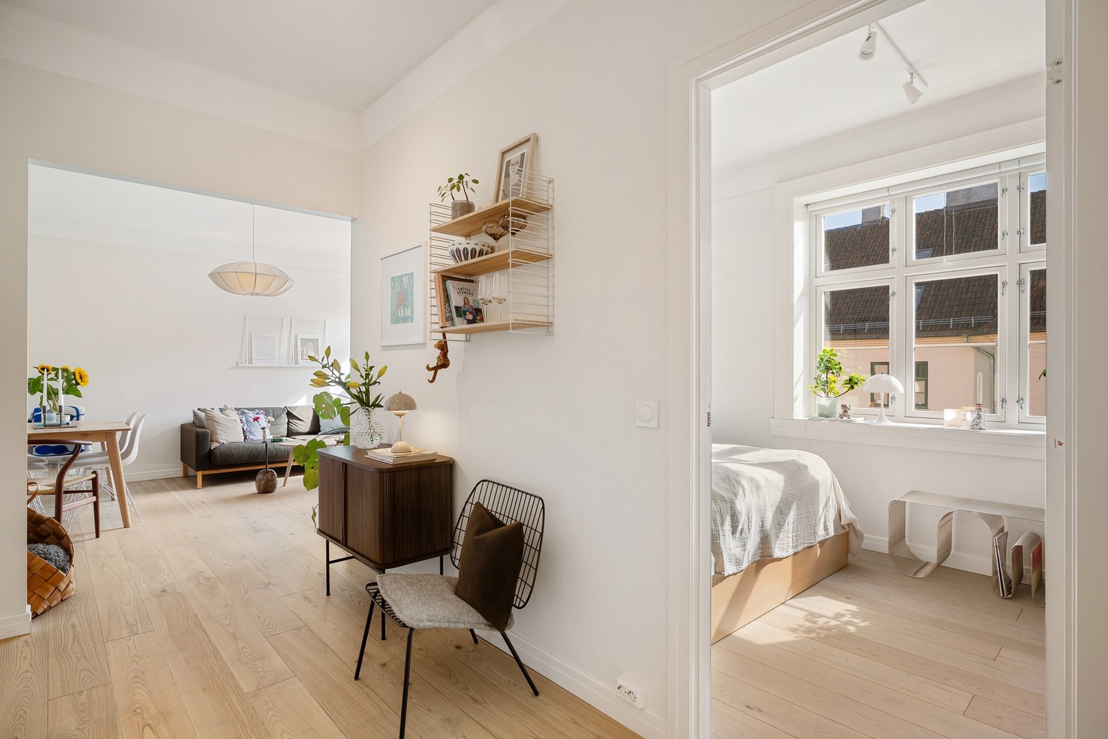 Leiligheten ligger høyt og fritt i byggets 3. etasje med svært gode lysforhold. Galleribilde