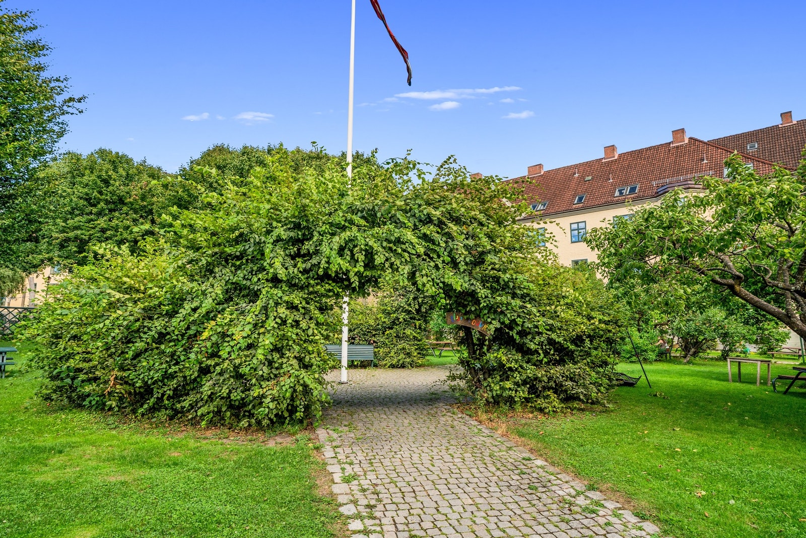 I borettslaget er det blant annet egen hagegruppe, bryggegruppe og trafogruppe. Sistnevnte arrangerer blant annet julegrantenning, påskeegg-jakt, fotballturnering o.l. Galleribilde