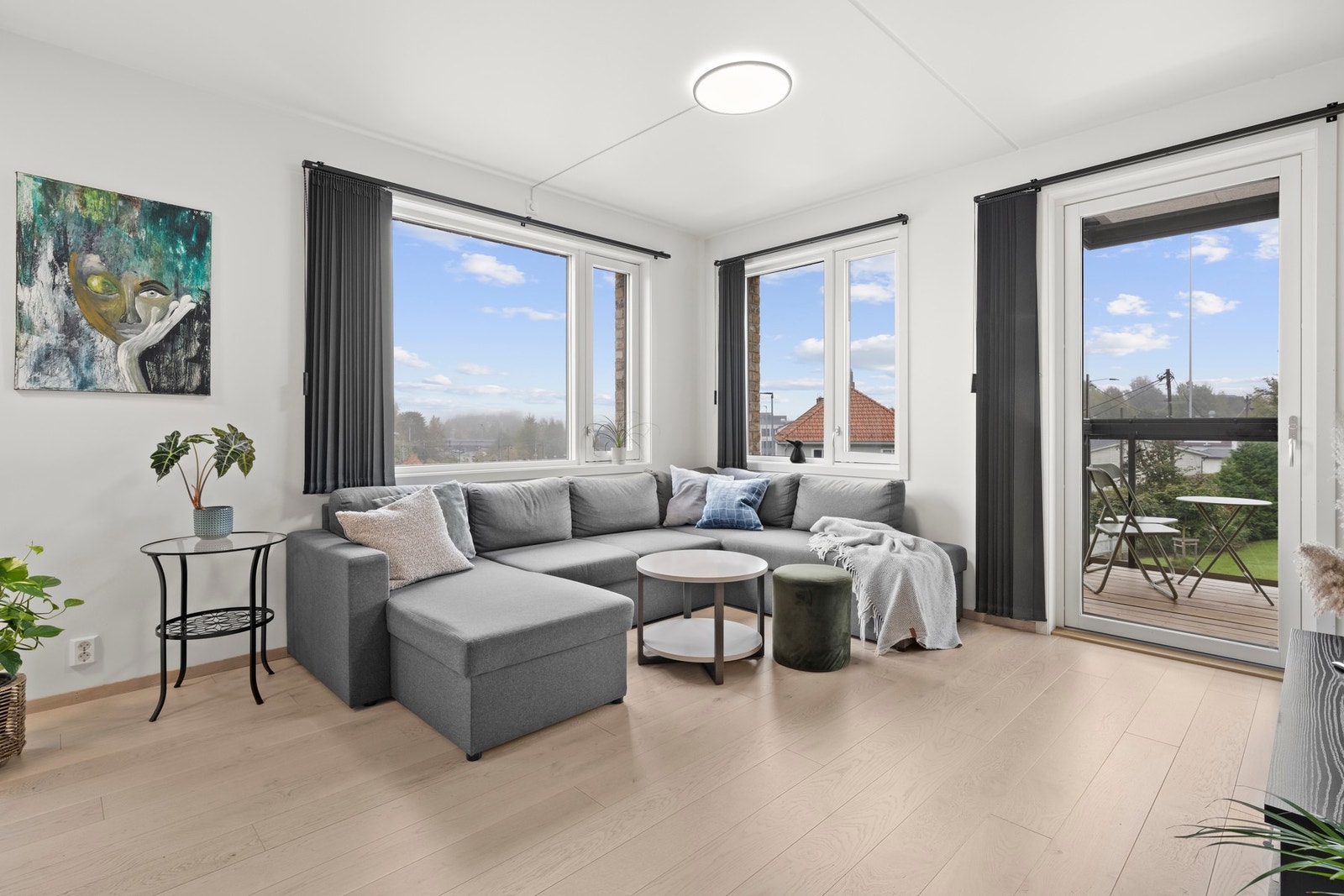 Leiligheten er lys og lekker og har en herlig beliggenhet midt i Vestby sentrum, med kort vei til det meste. Galleribilde