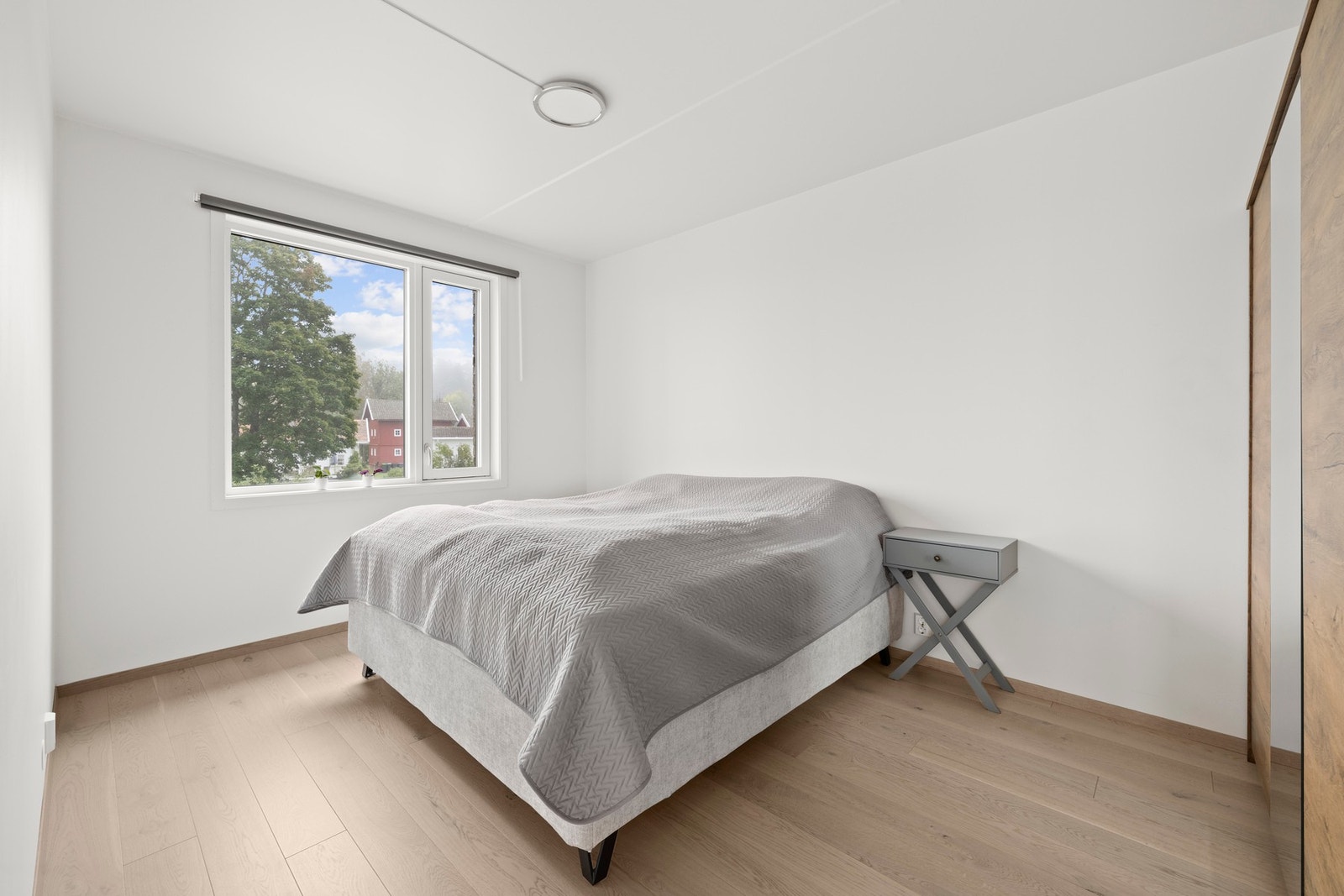 Leiligheten har 2 soverom av god størrelse begge med garderobeskap. Galleribilde