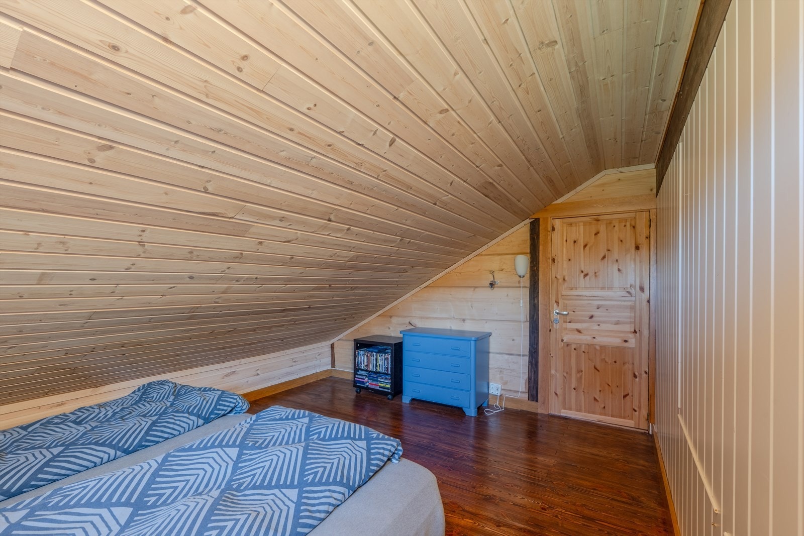 Soverom* hems (*ikke godkjent rømningsvindu eller bruksendring byggetegning) Galleribilde