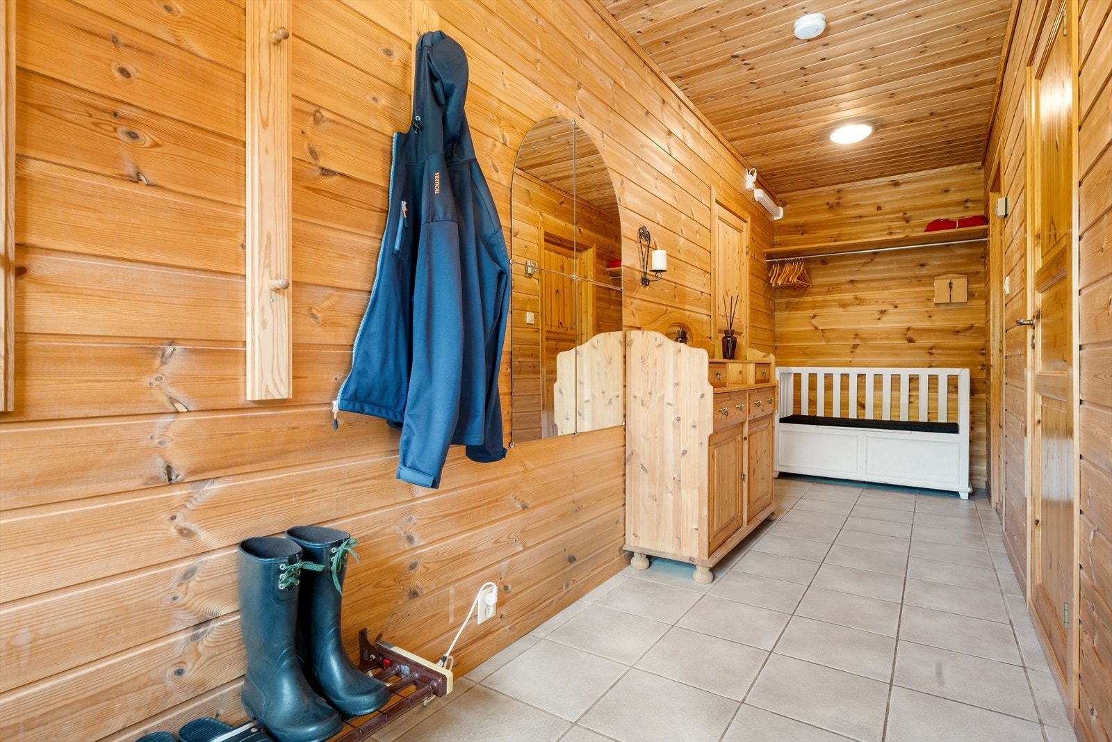 Løyningsvegen 13-22.jpg Galleribilde