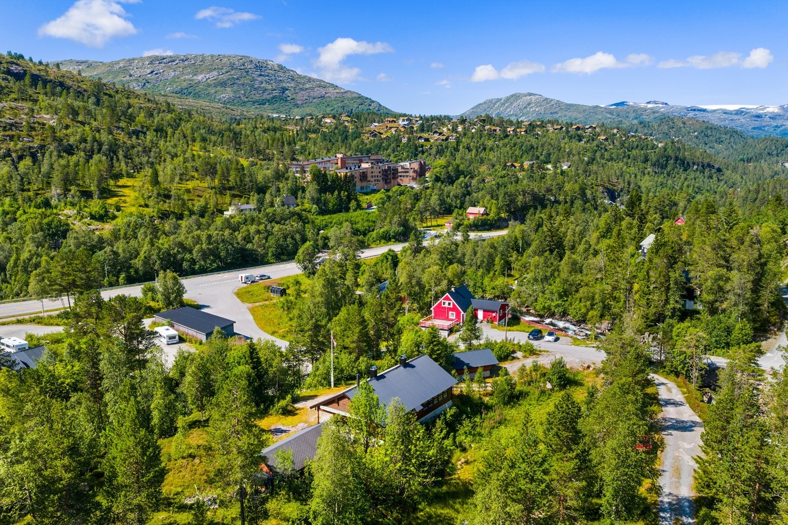 Løyningsvegen 13-33.jpg Galleribilde