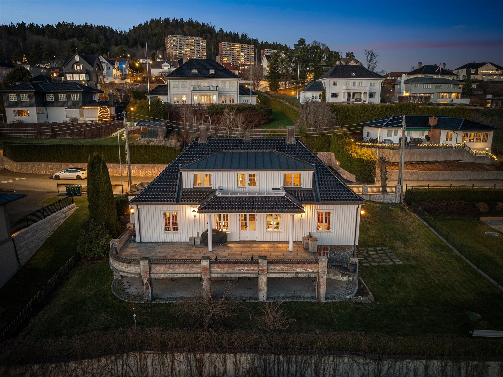 Barnevennlig og flat tomt. Galleribilde