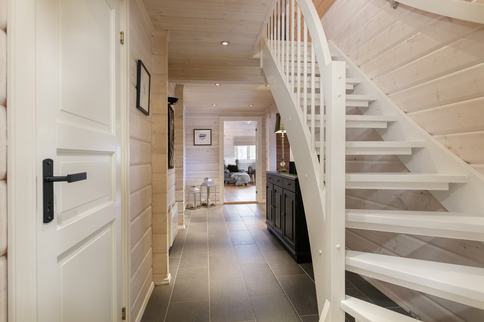 Gang/trapperom med trapp til loft Galleribilde