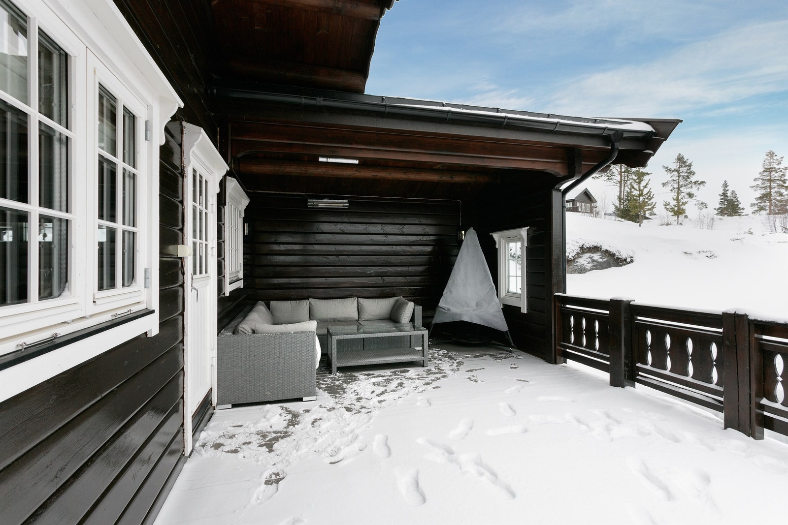 Overbygd utestue på terrassen Galleribilde