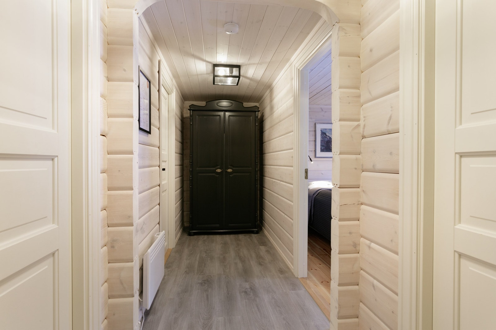 Soveromsgang m/garderobe Galleribilde