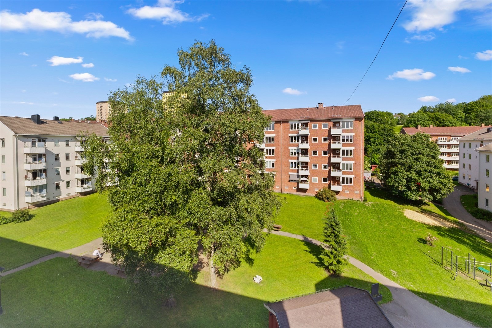 Hyggelig felles bakgård med flotte utearealer Galleribilde