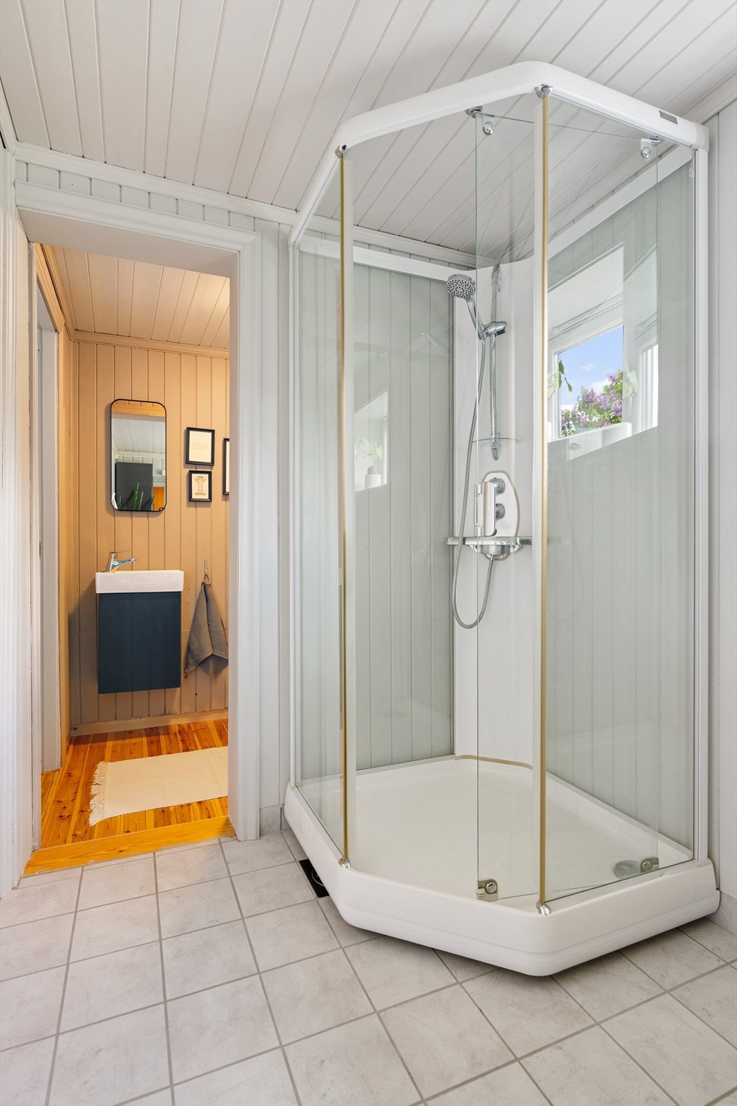 Badet er på ca 4,7 m². Galleribilde