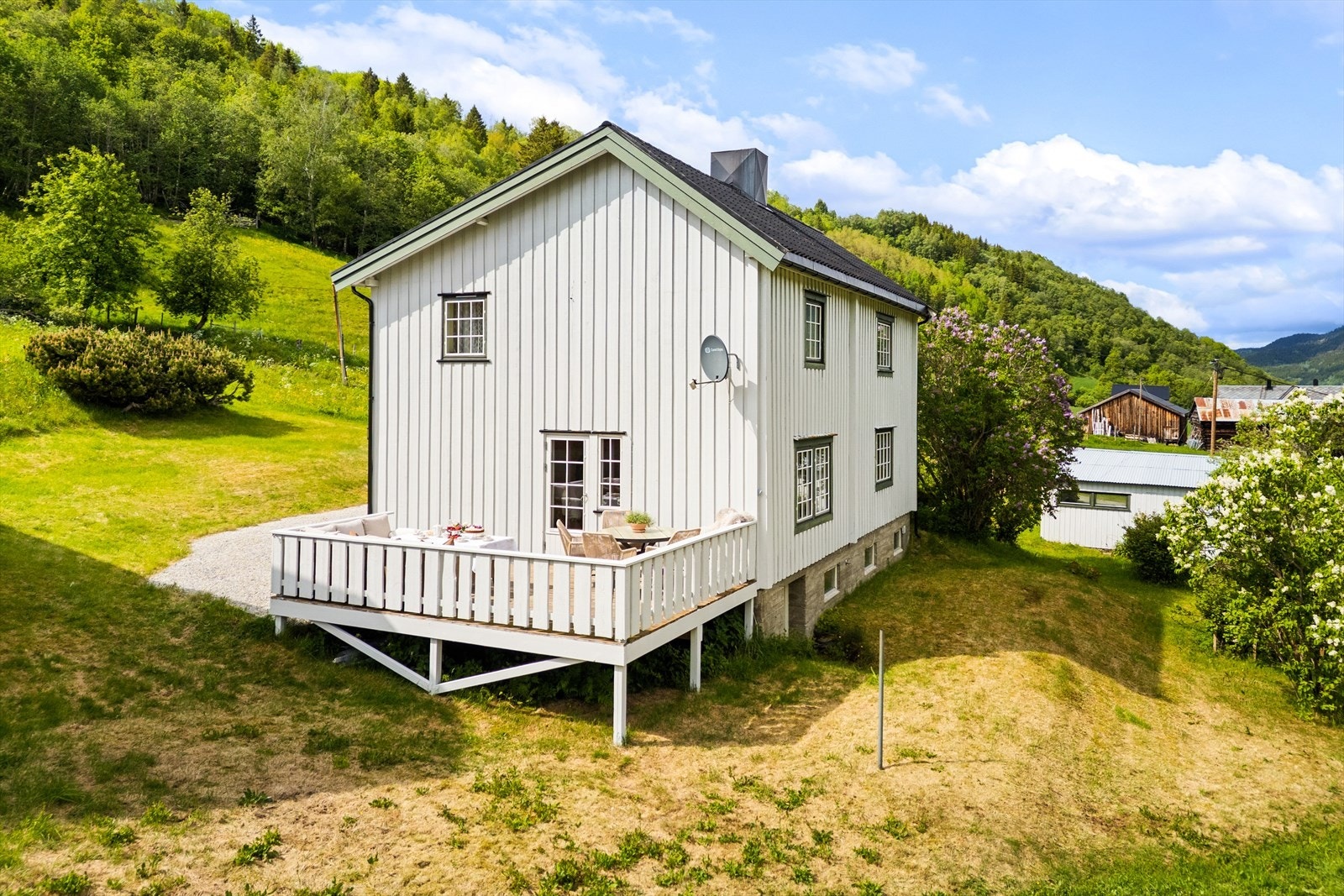 Her får man store, private terrasseareal vendt mot naturskjønne omgivelser. Galleribilde