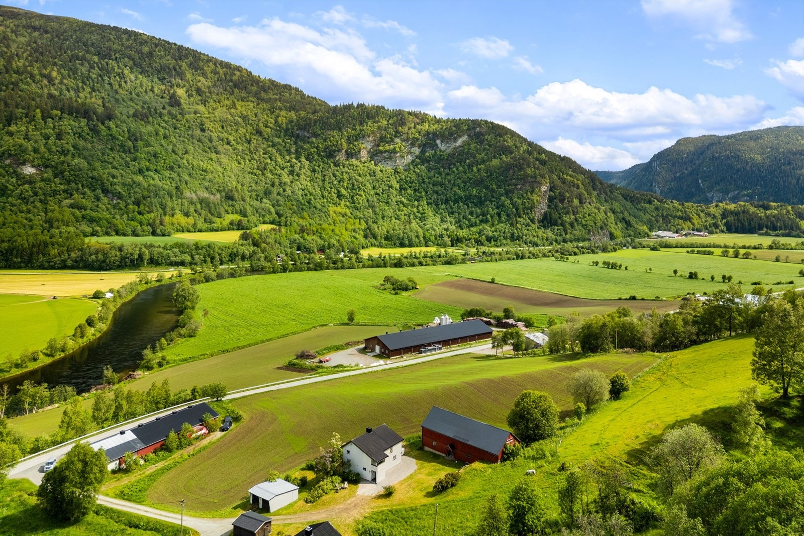 Ønsker deg velkommen til en hyggelig visning. Galleribilde