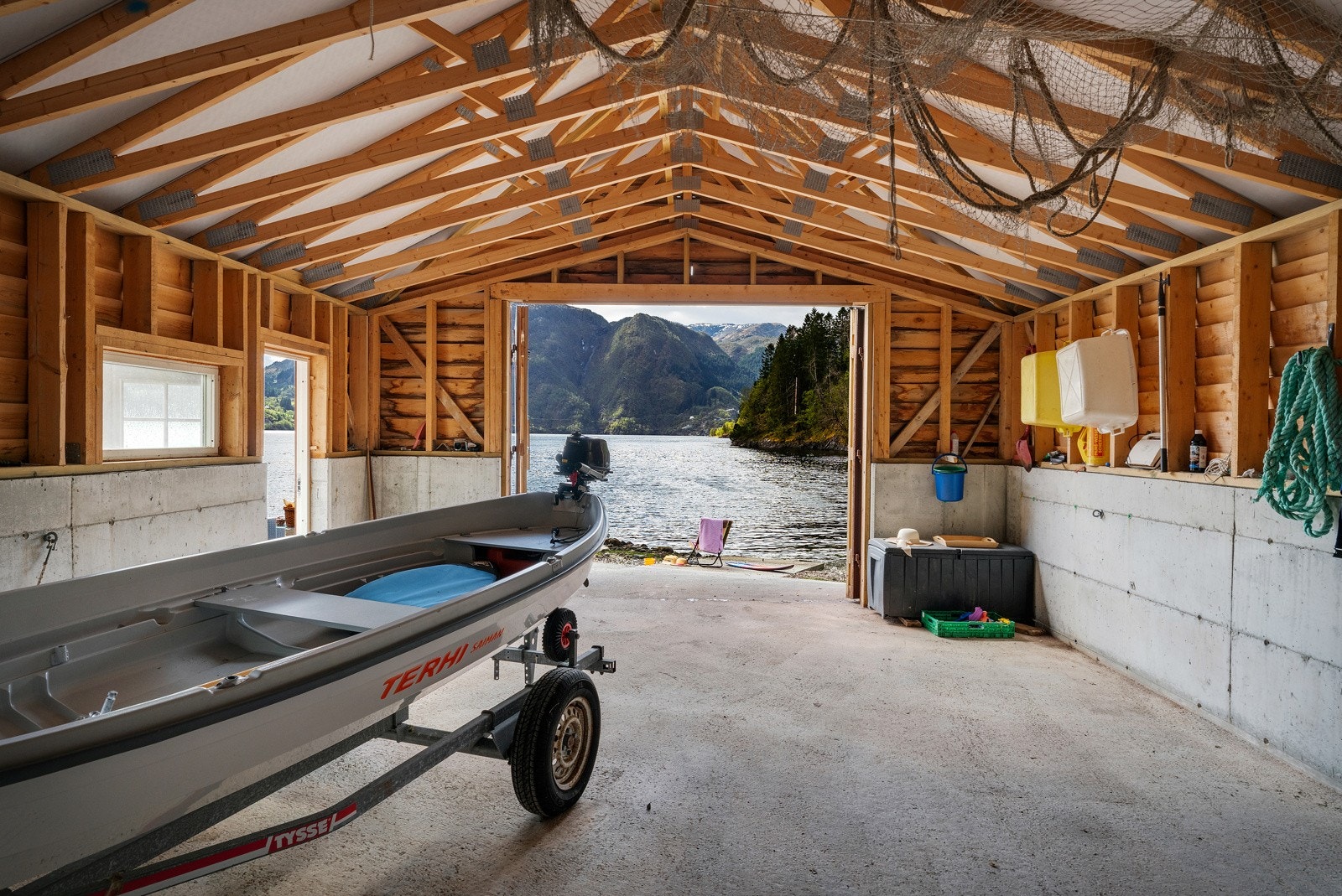 Båt og diverse kan kjøpes etter avtale med selger, se info i salgsoppgaven. Galleribilde