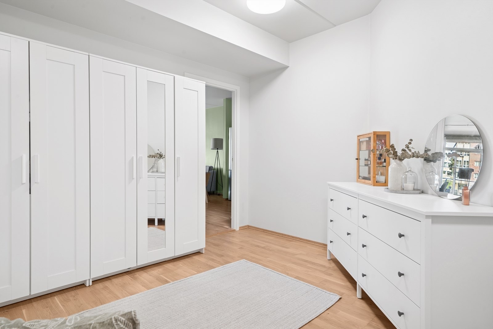 Romslig entré/gang. Galleribilde