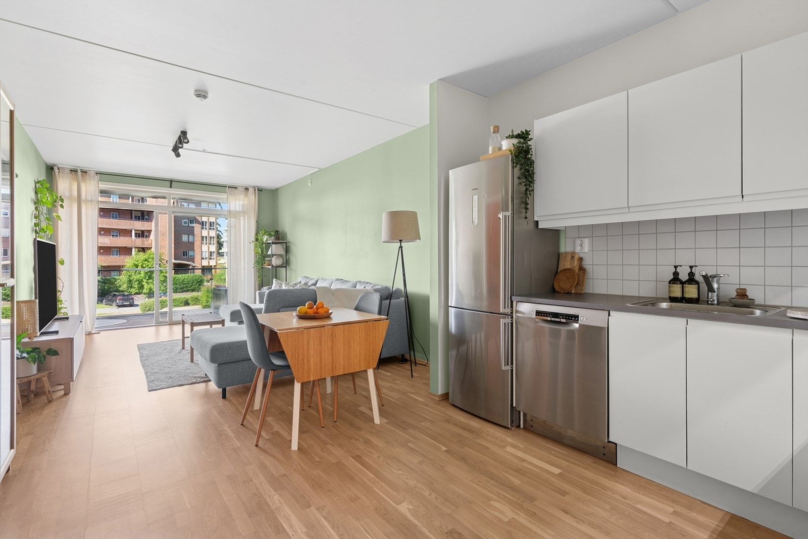 Kjøkken og stue i åpen løsning. Galleribilde