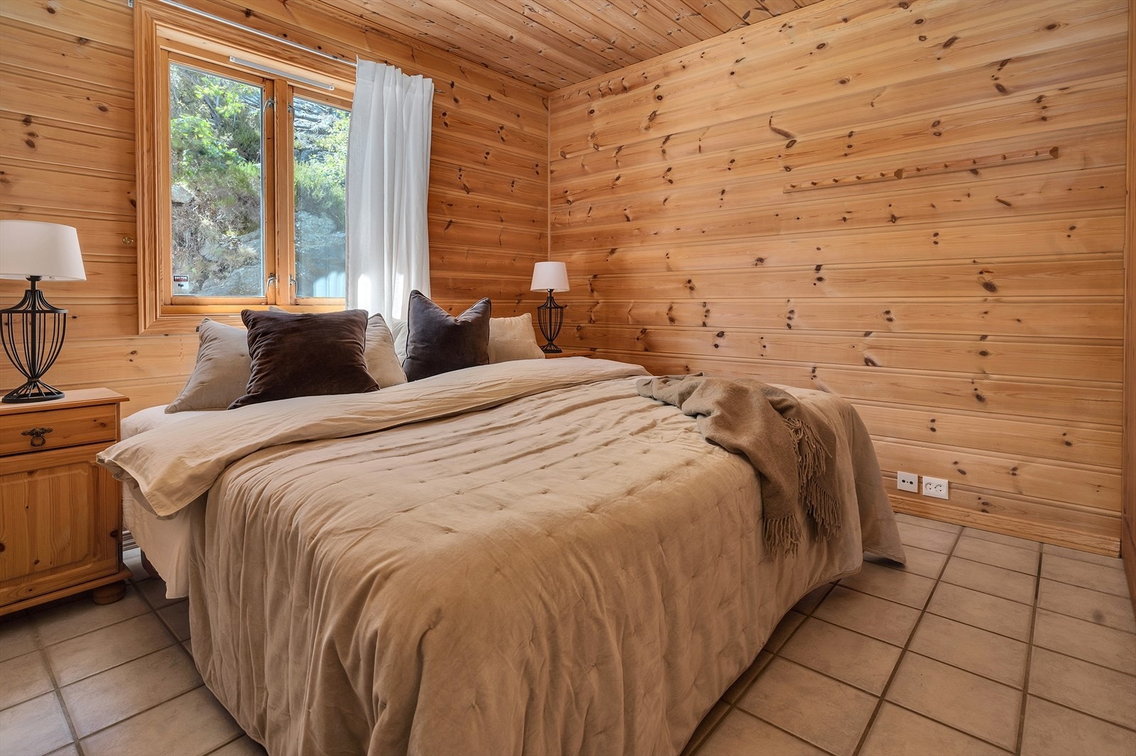 I etasjen er det innredet to soverom, begge av god størrelse. Galleribilde