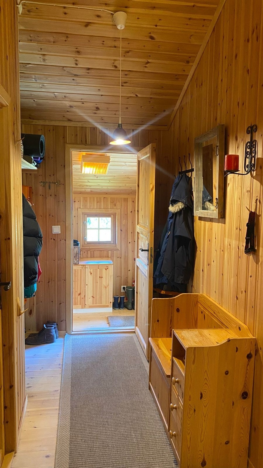 Du ønskes velkommen inn til en hyggelig og lys entre. Galleribilde