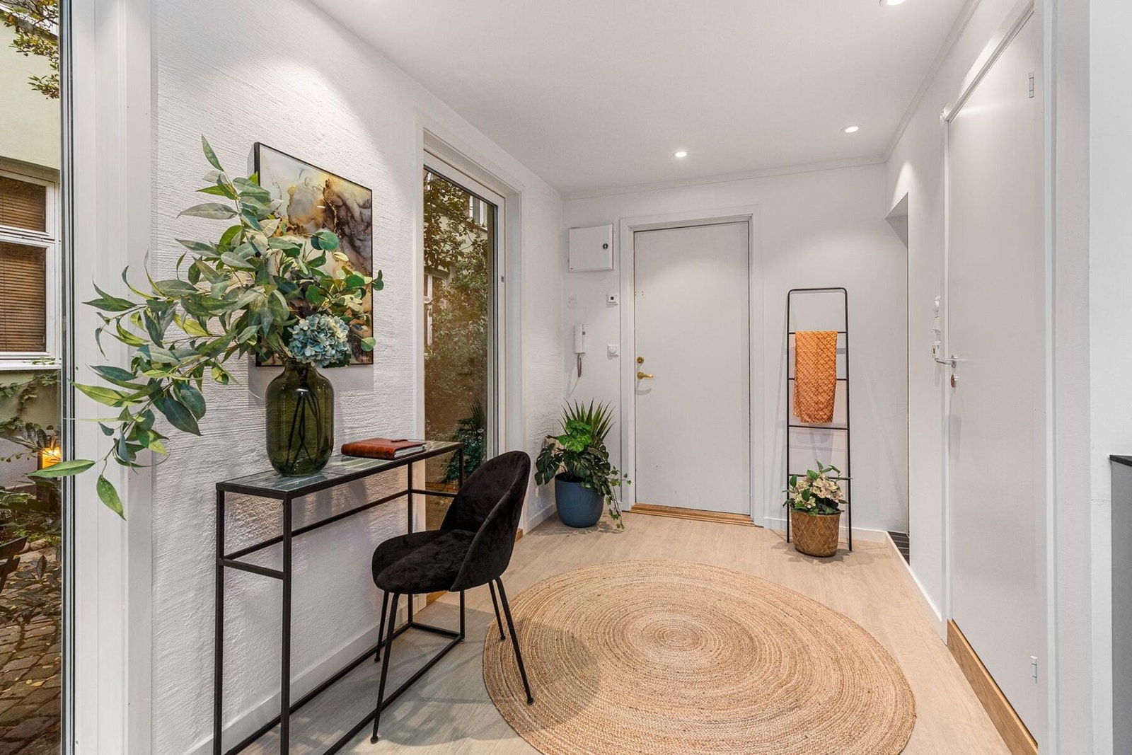 Hyggelig sitteplass til hjemmekontor. Galleribilde