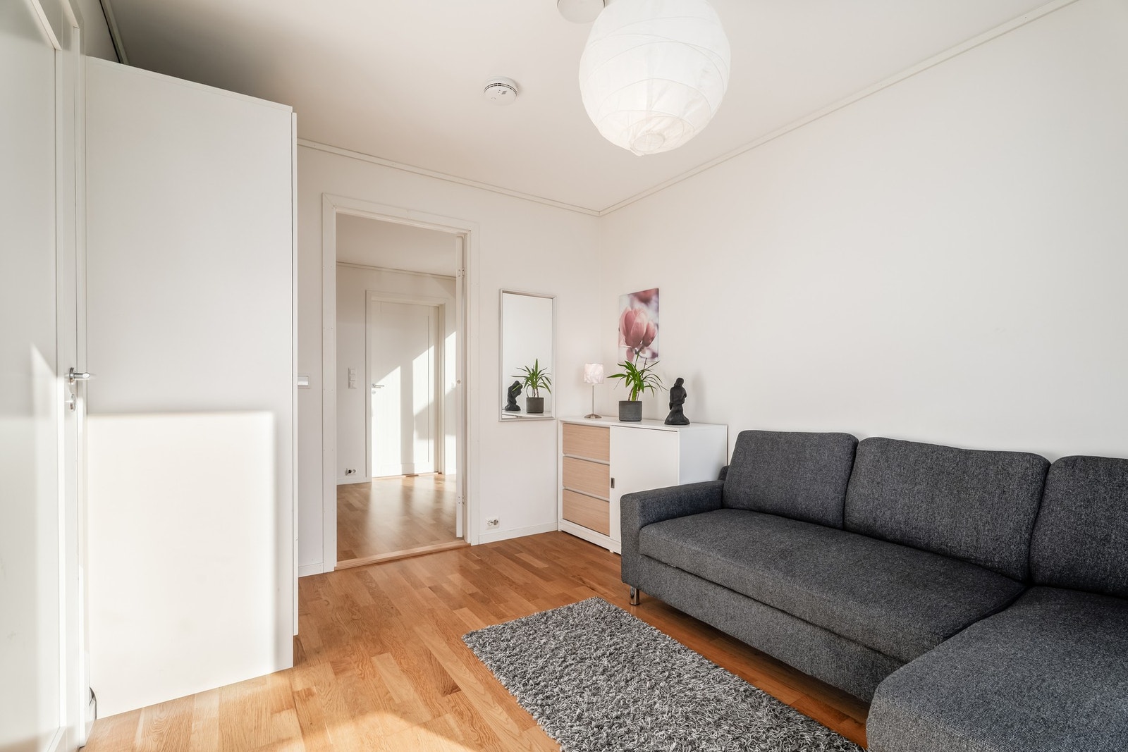 Soverom 1 er av god størrelse. Garderobeskap montert Galleribilde