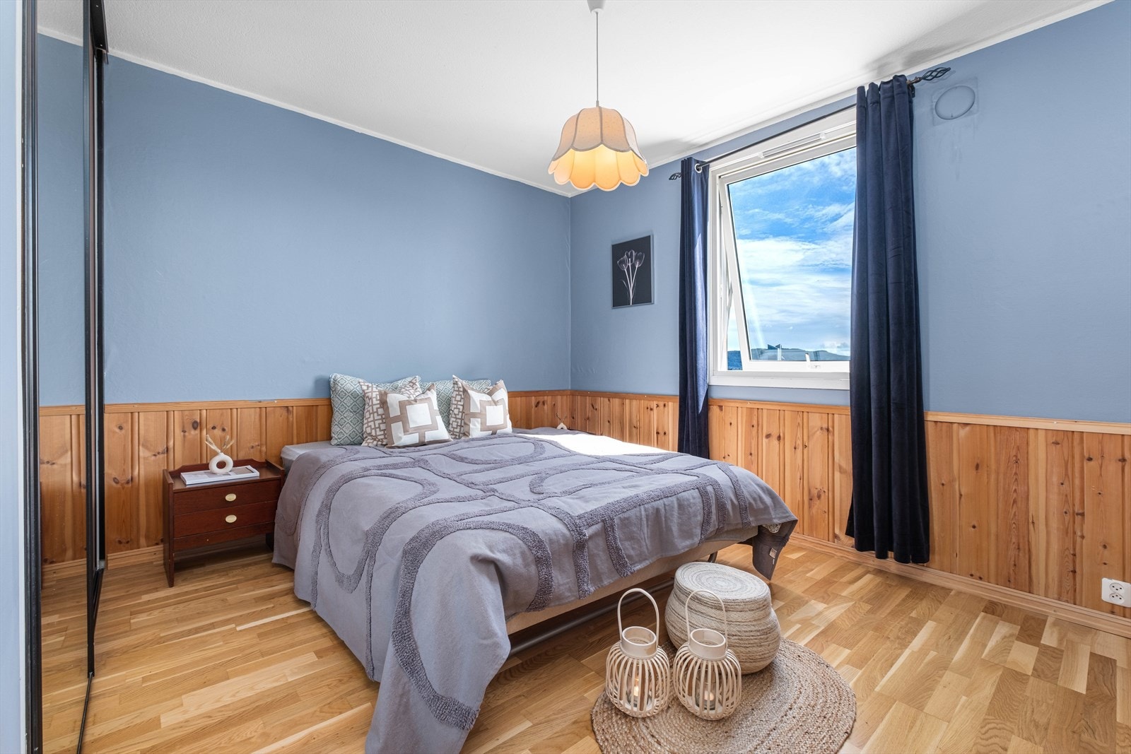 Leiligheten har to soverom som ligger i samme ende. Galleribilde