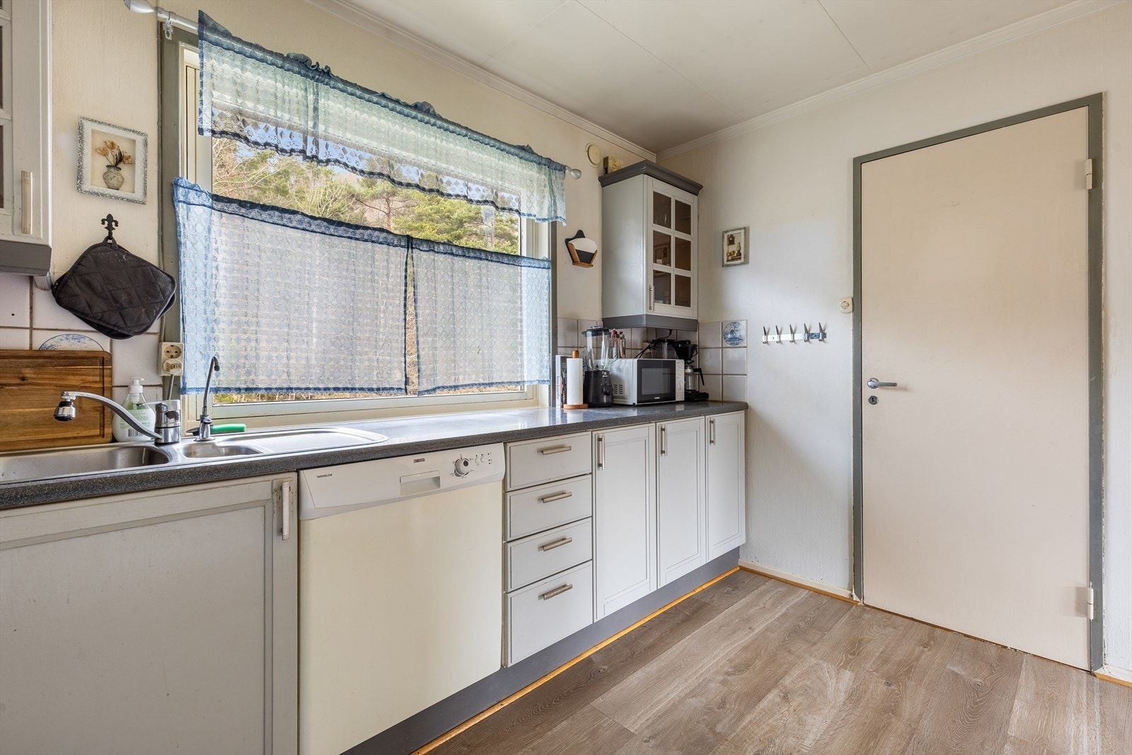 Inngang til vaskerom Galleribilde