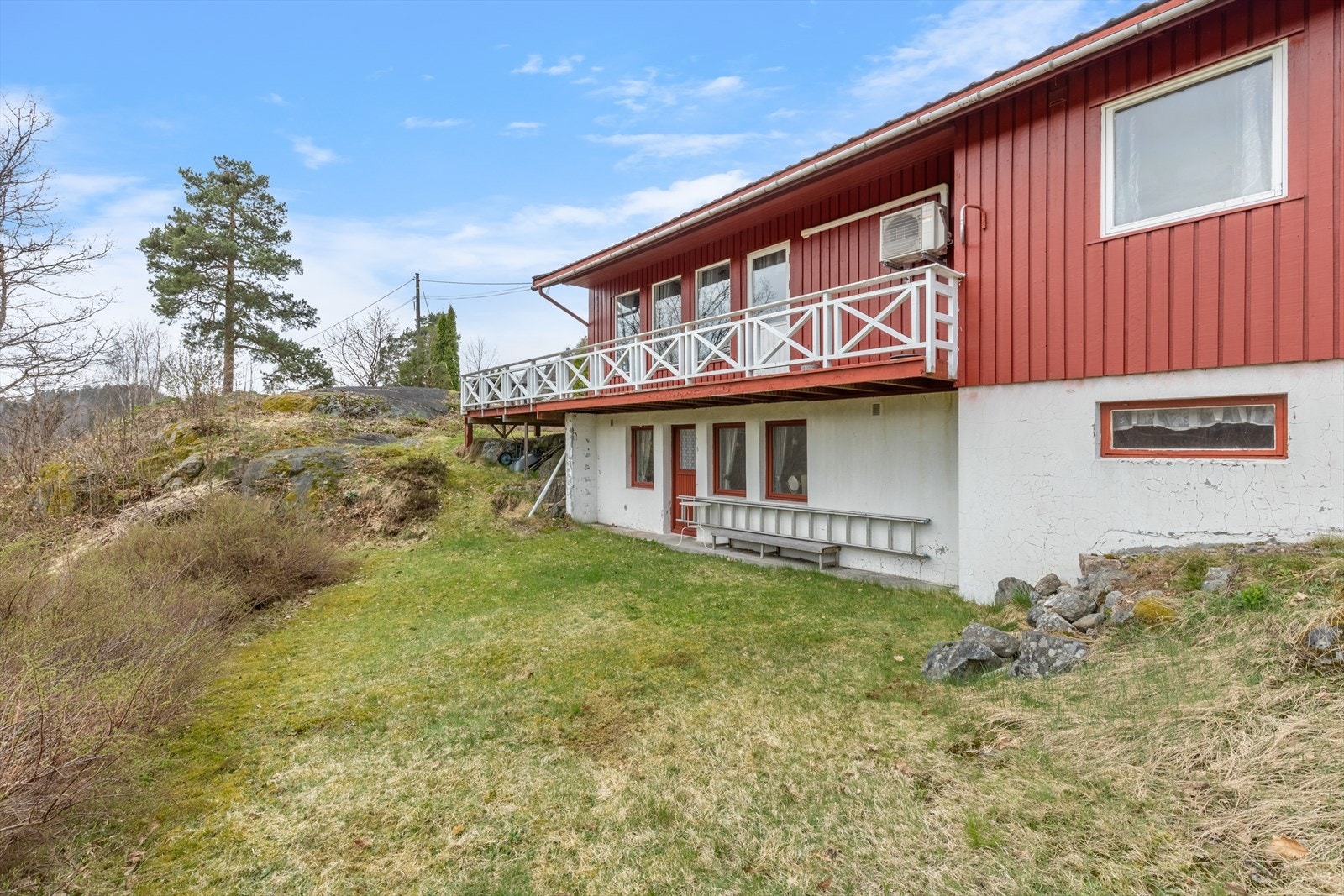 På vegne av selger ønsker Louise Tallaksen v/ Sørmegleren velkommen til en hyggelig visning! Galleribilde