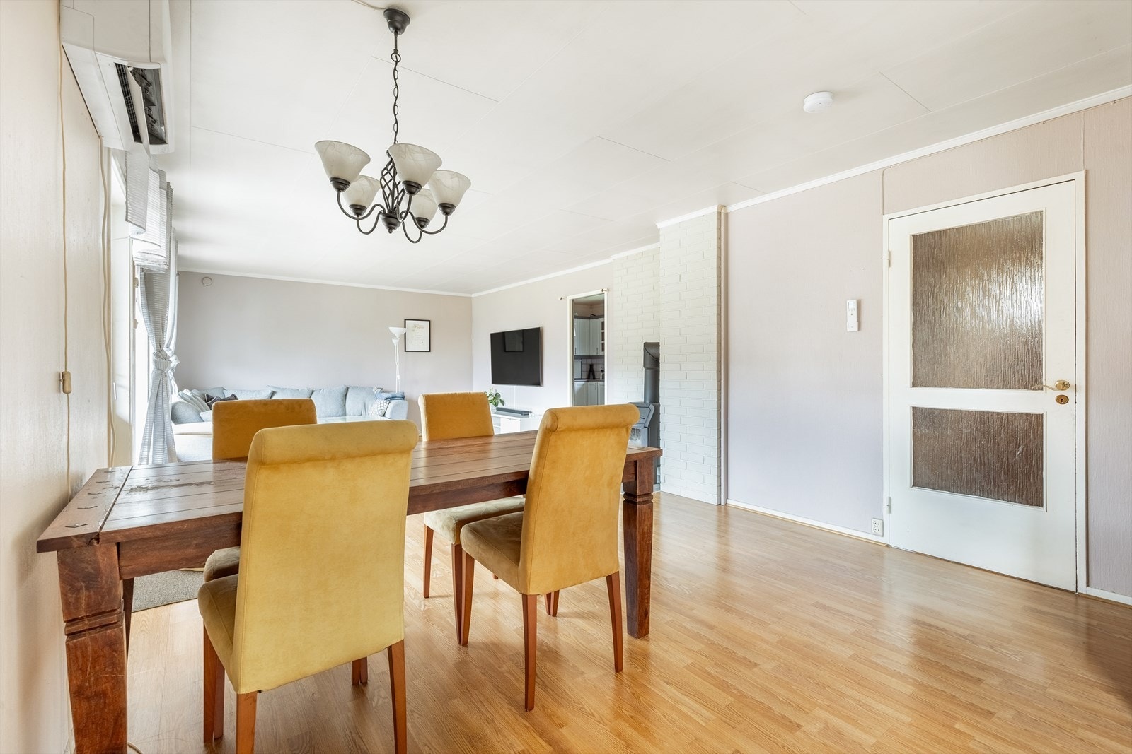 Stuen fremstår som luftig og åpen Galleribilde