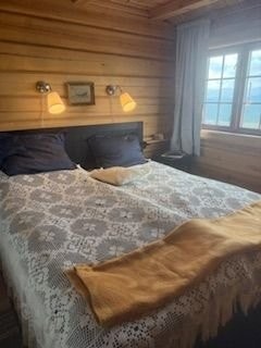 Hovedsoverom. Våknet og kan se utover dalen. Galleribilde