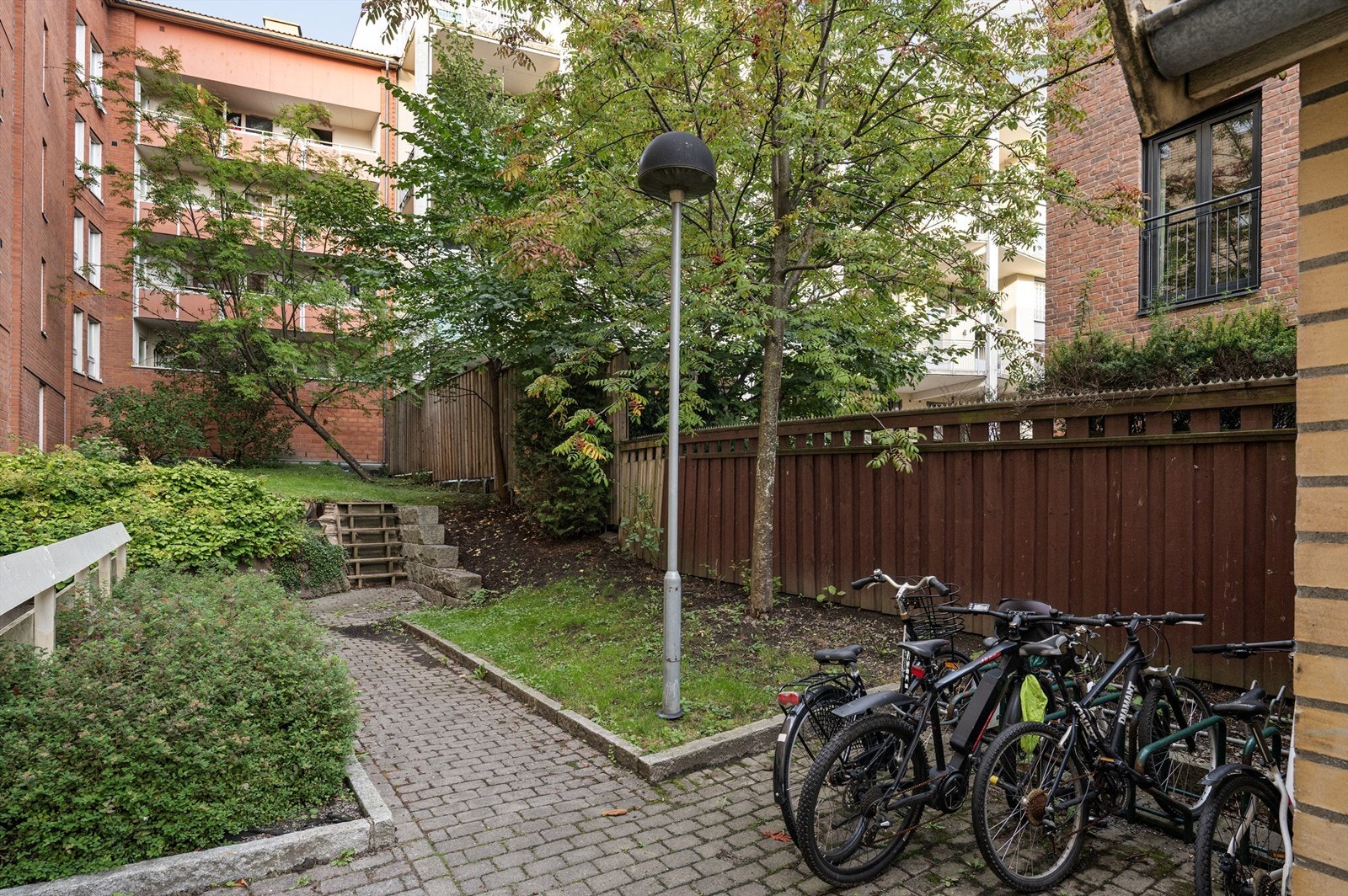Felles sykkelparkering for beboere. Man kan også velge å sette sykkelen i sameiets låste sykkelbod. Galleribilde