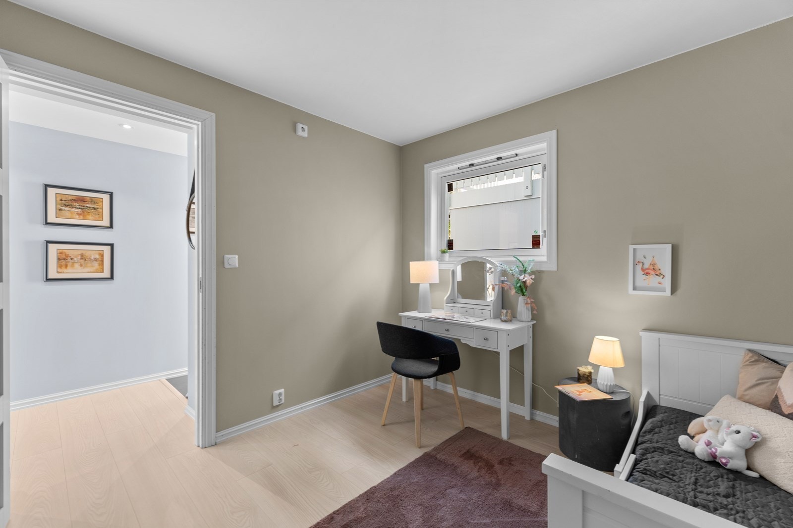 Soverom ll ligger godt adskilt fra hovedsoverommet. Galleribilde