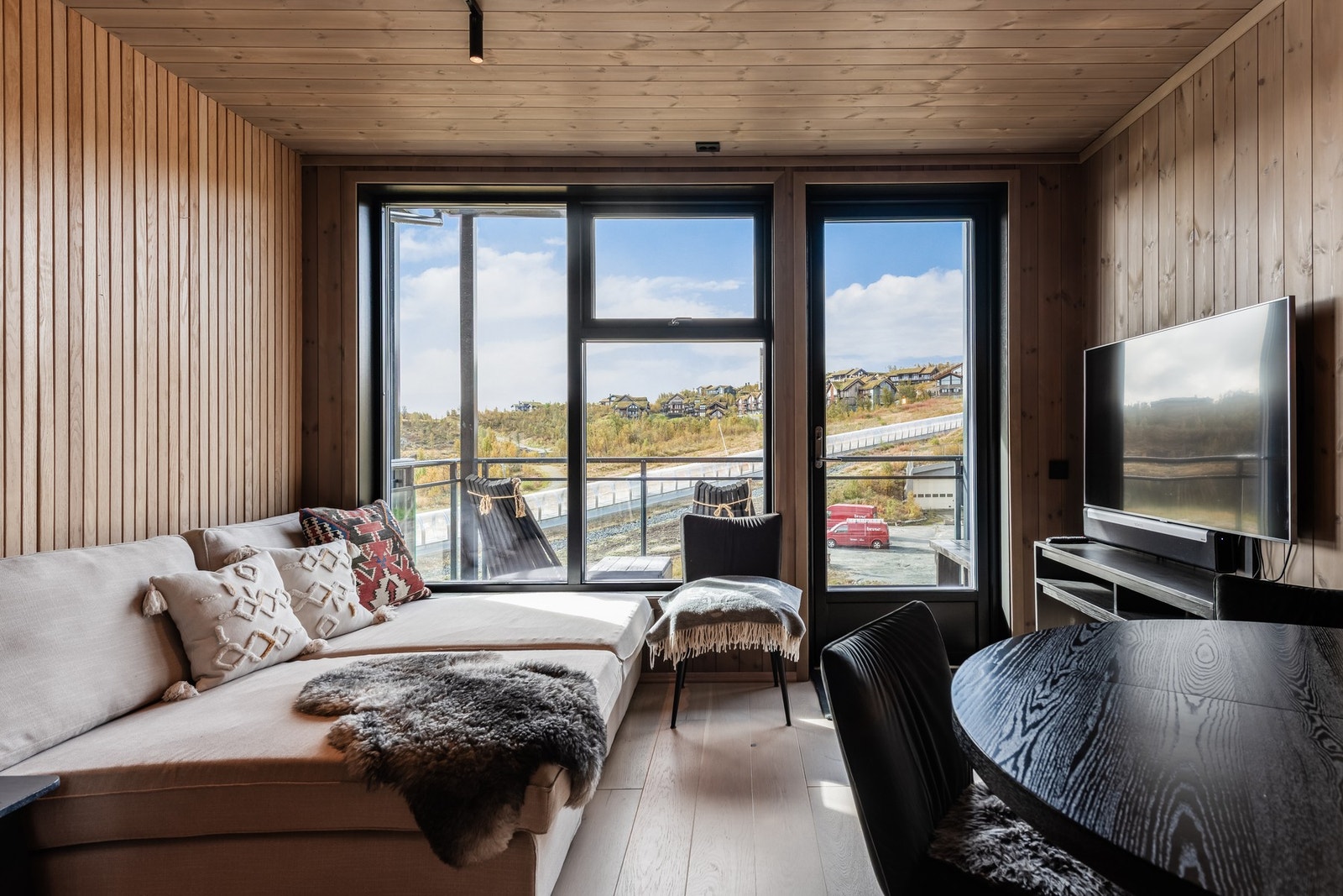 Toppleilighet med flott utsikt mot alpinbakken og området rundt Galleribilde