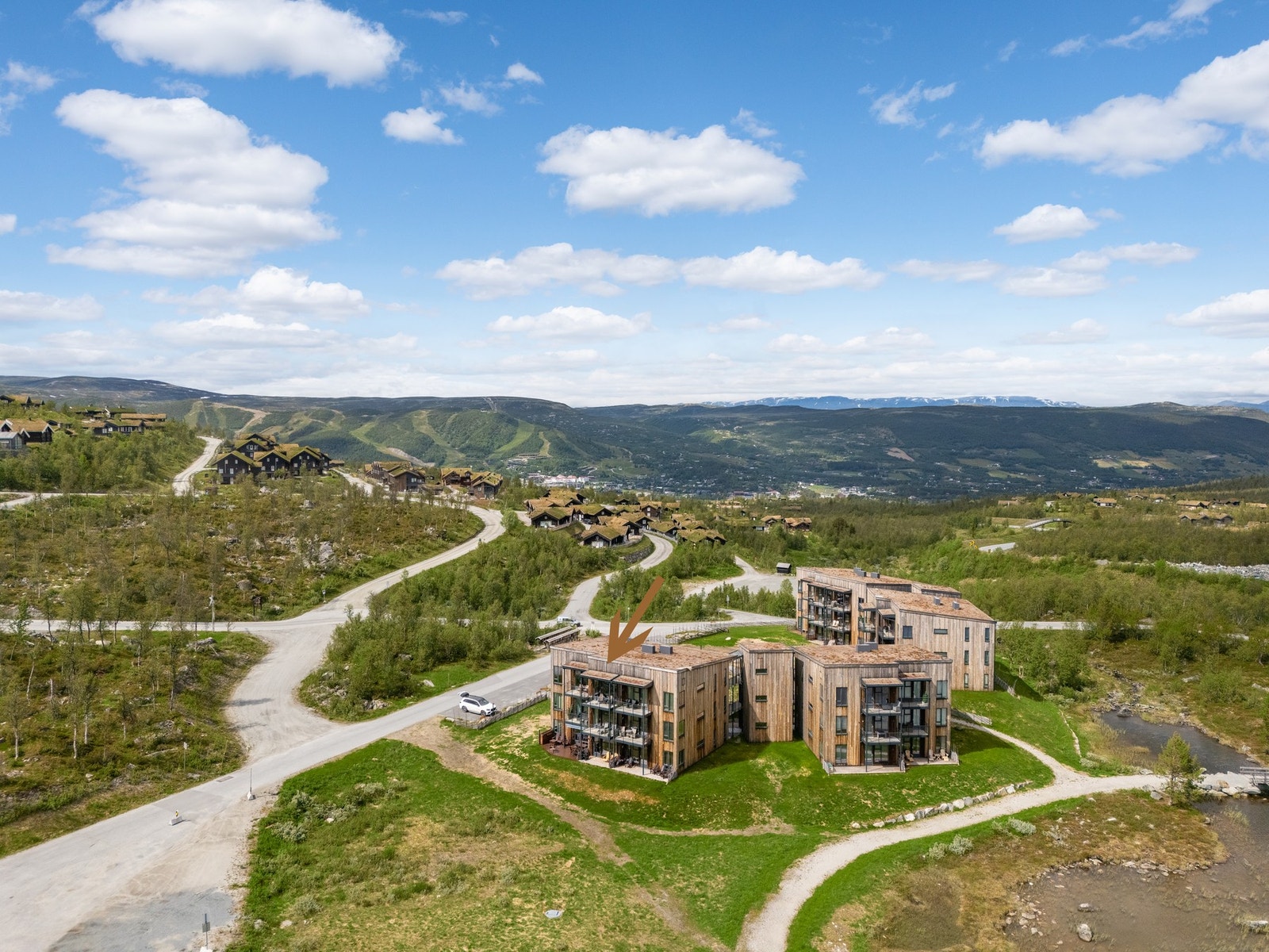 Velkommen til denne lekre toppleiligheten med flott utsikt mot alpinbakken og området rundt Galleribilde