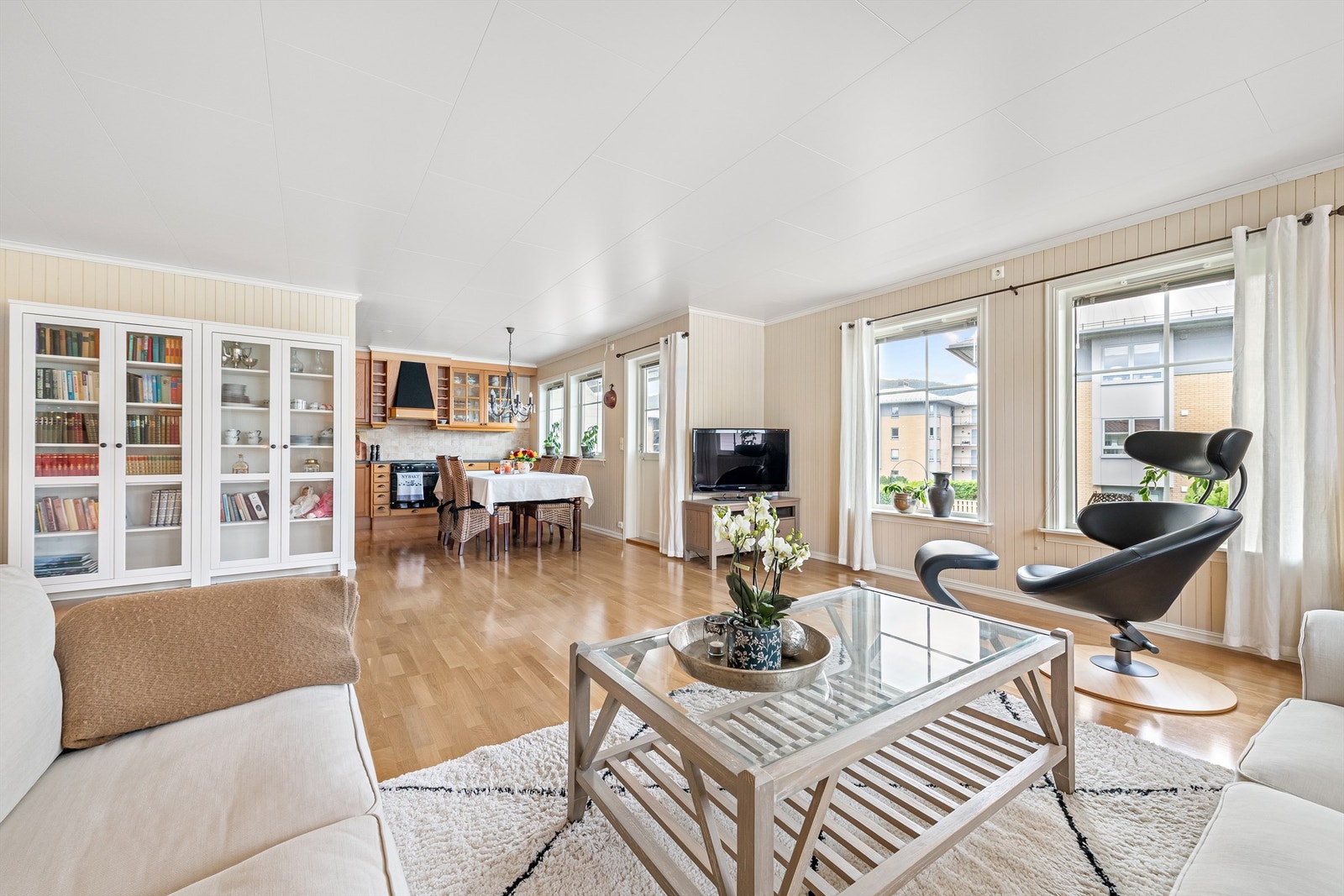 Fra stue mot kjøkken Galleribilde