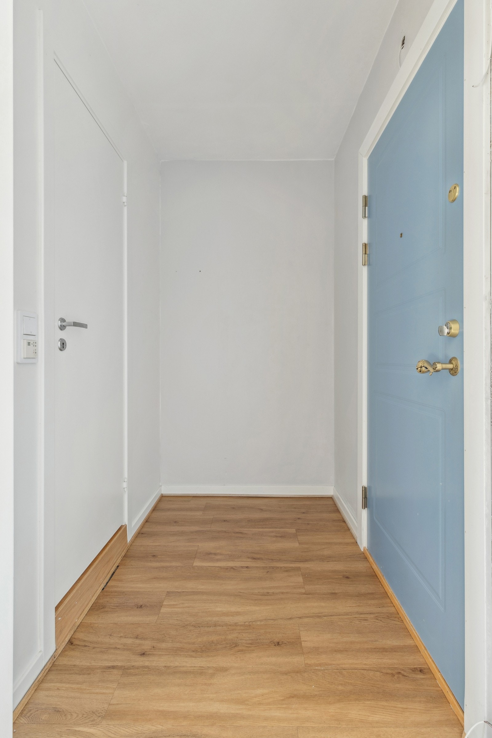 Entré med mulighet for å etablere en garderobeløsning. Galleribilde