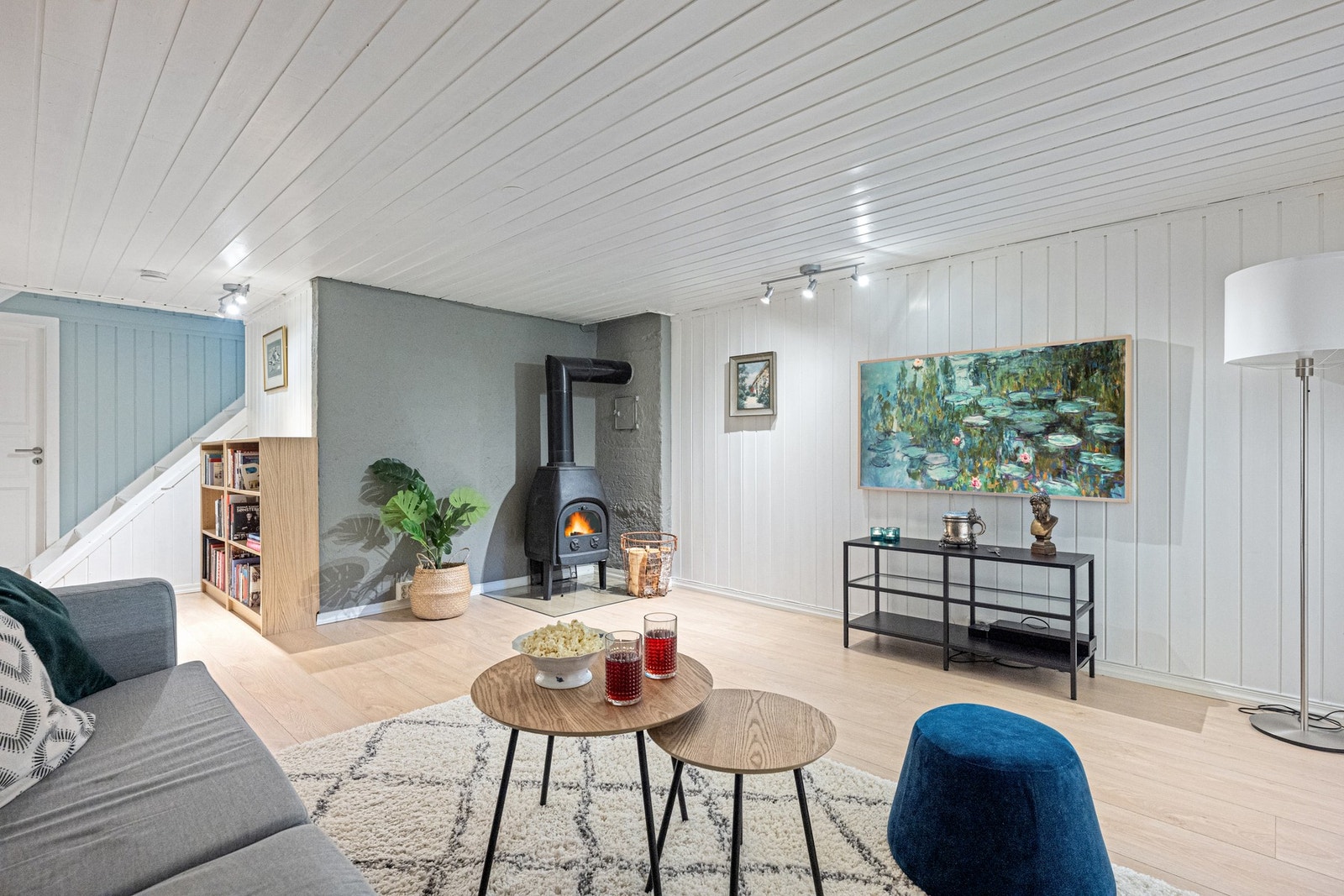 I kjelleretasjen er det innredet rom for kjellerstue (ikke bruksendret/godkjent varig opphold) Galleribilde