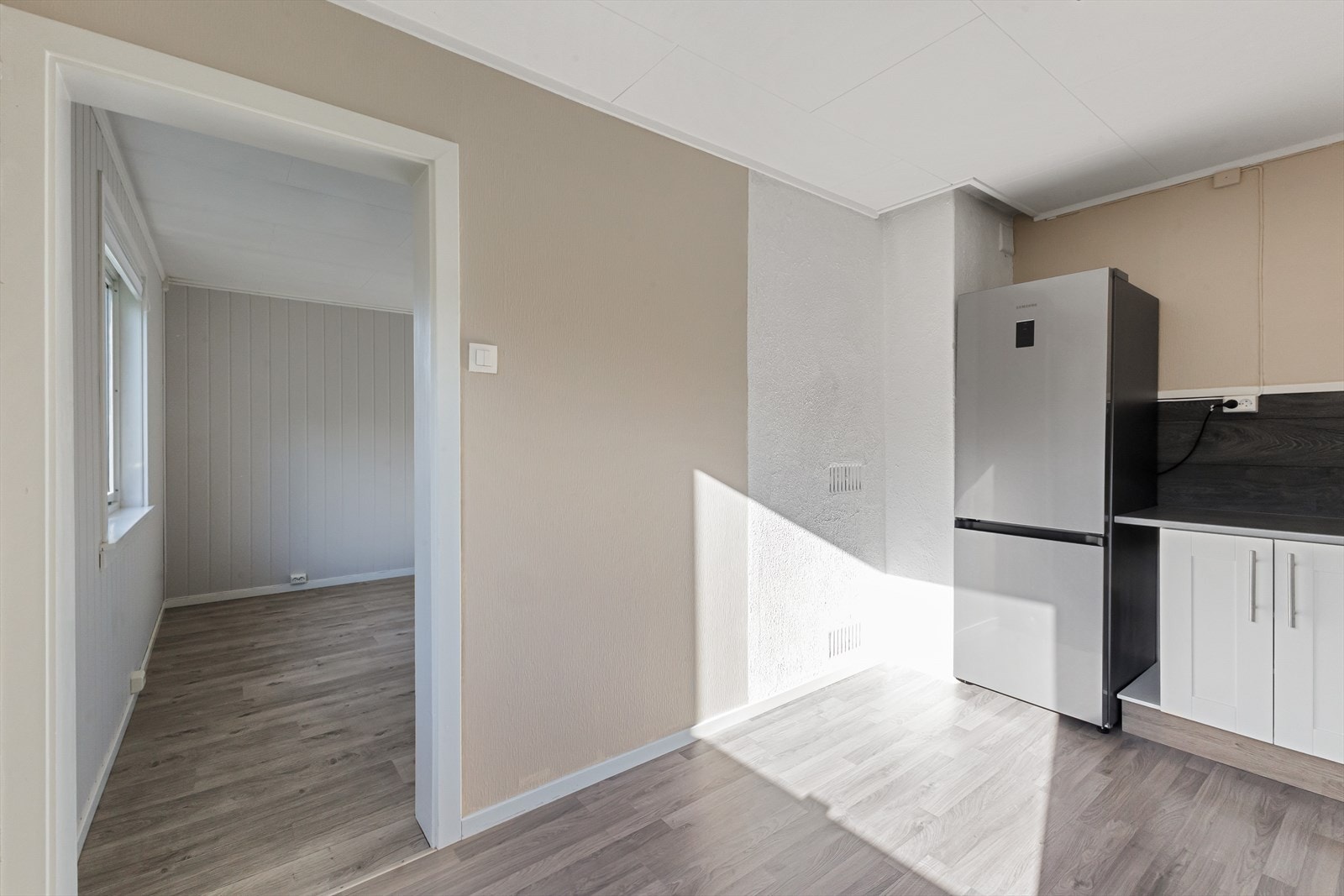 Fra kjøkkenet mot stuen. Galleribilde