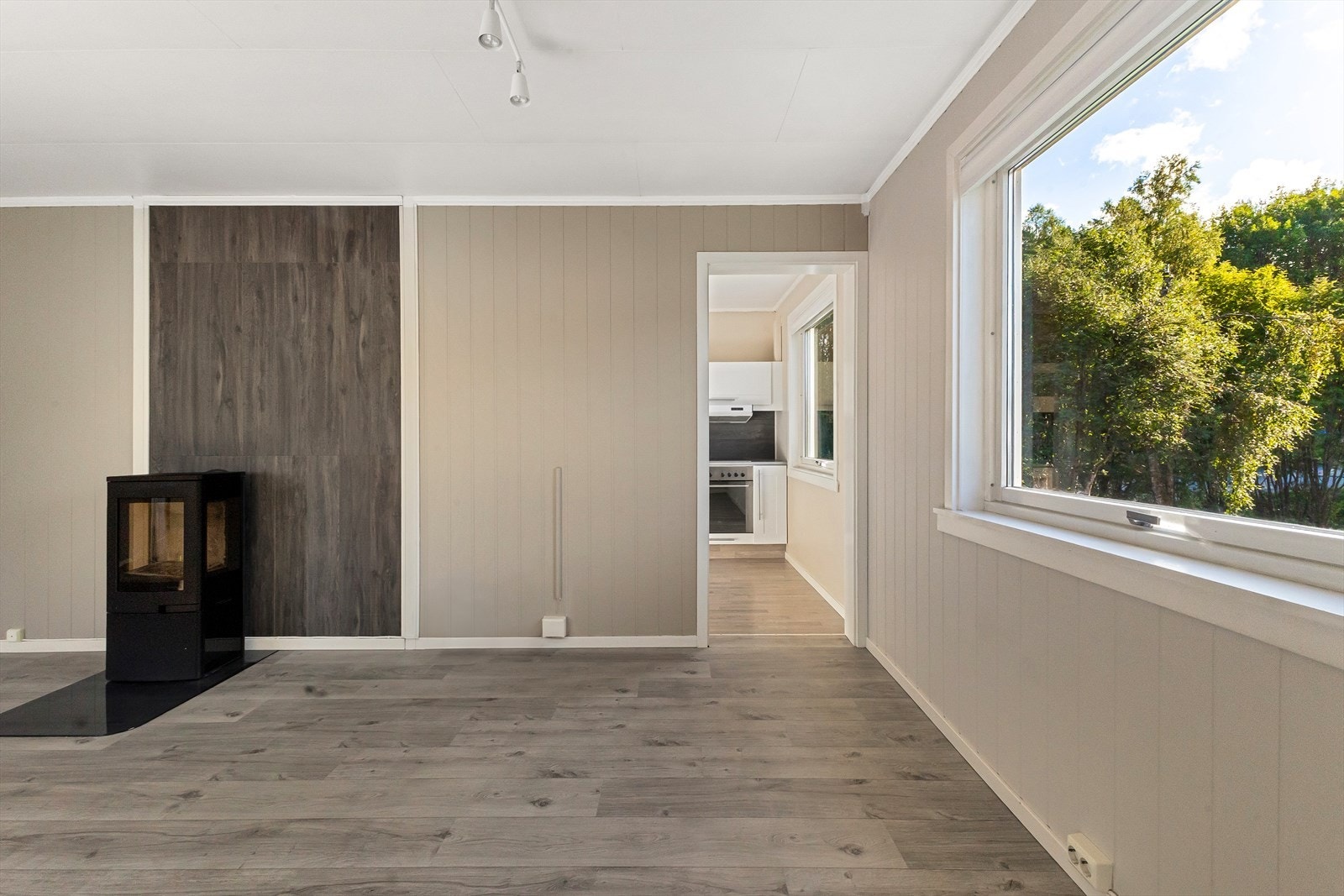 Fra stue mot kjøkkenet. Galleribilde