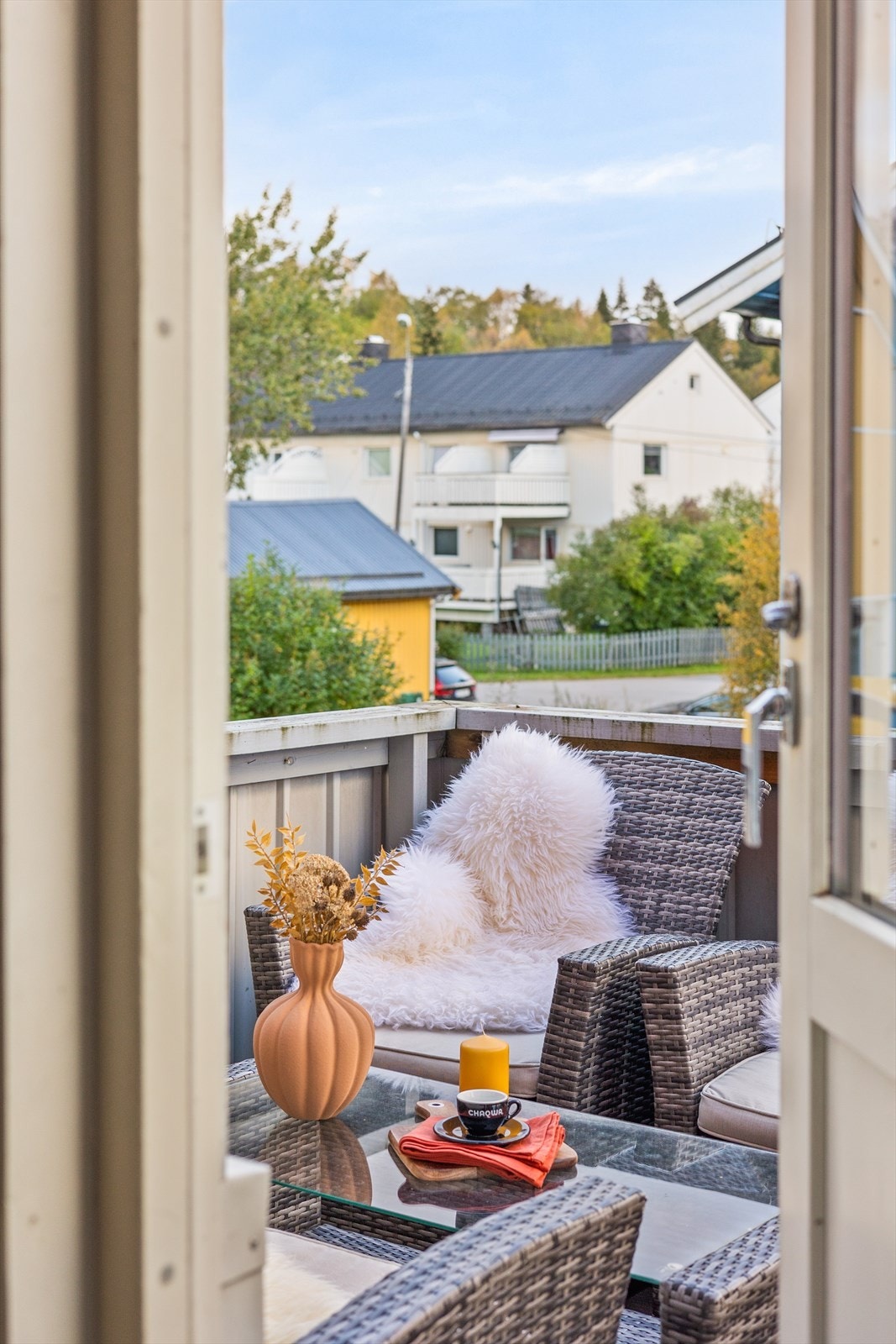 Mot balkong fra stue. Galleribilde