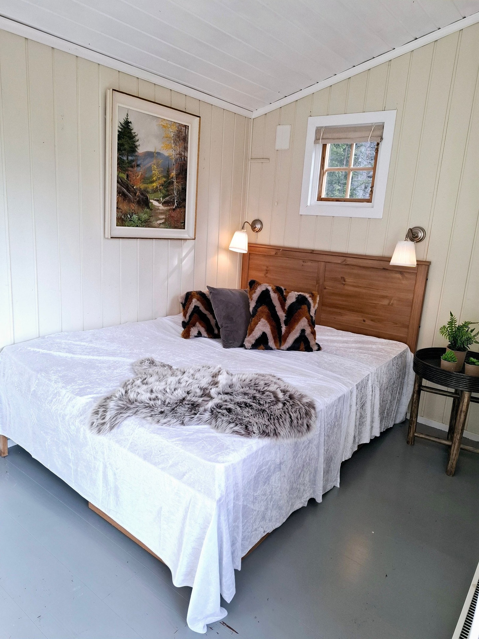 Soverom i en del av hytta, men har egen inngang. Galleribilde