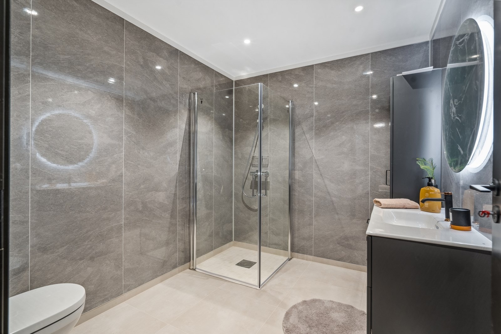 Delikat helfliset bad. Galleribilde