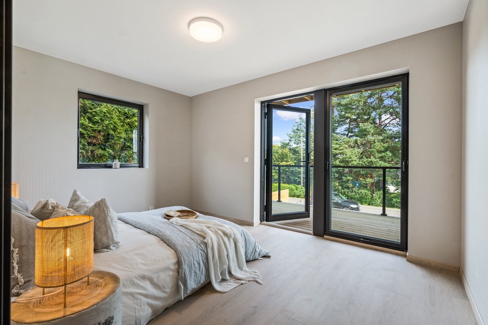 Utgang til balkong fra soverom. Galleribilde