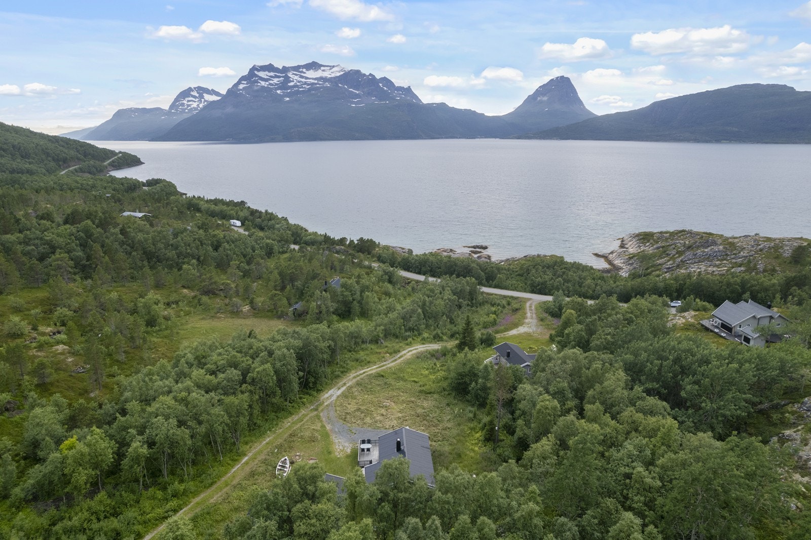 Sommeridyll med bading, grilling og solnedgang Galleribilde