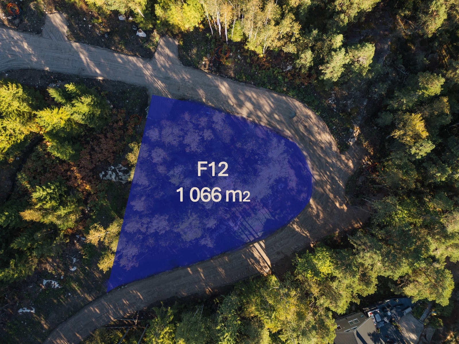 F12 - 1066 kvm.
Pris 1 290 000 kr + omkostninger. Galleribilde