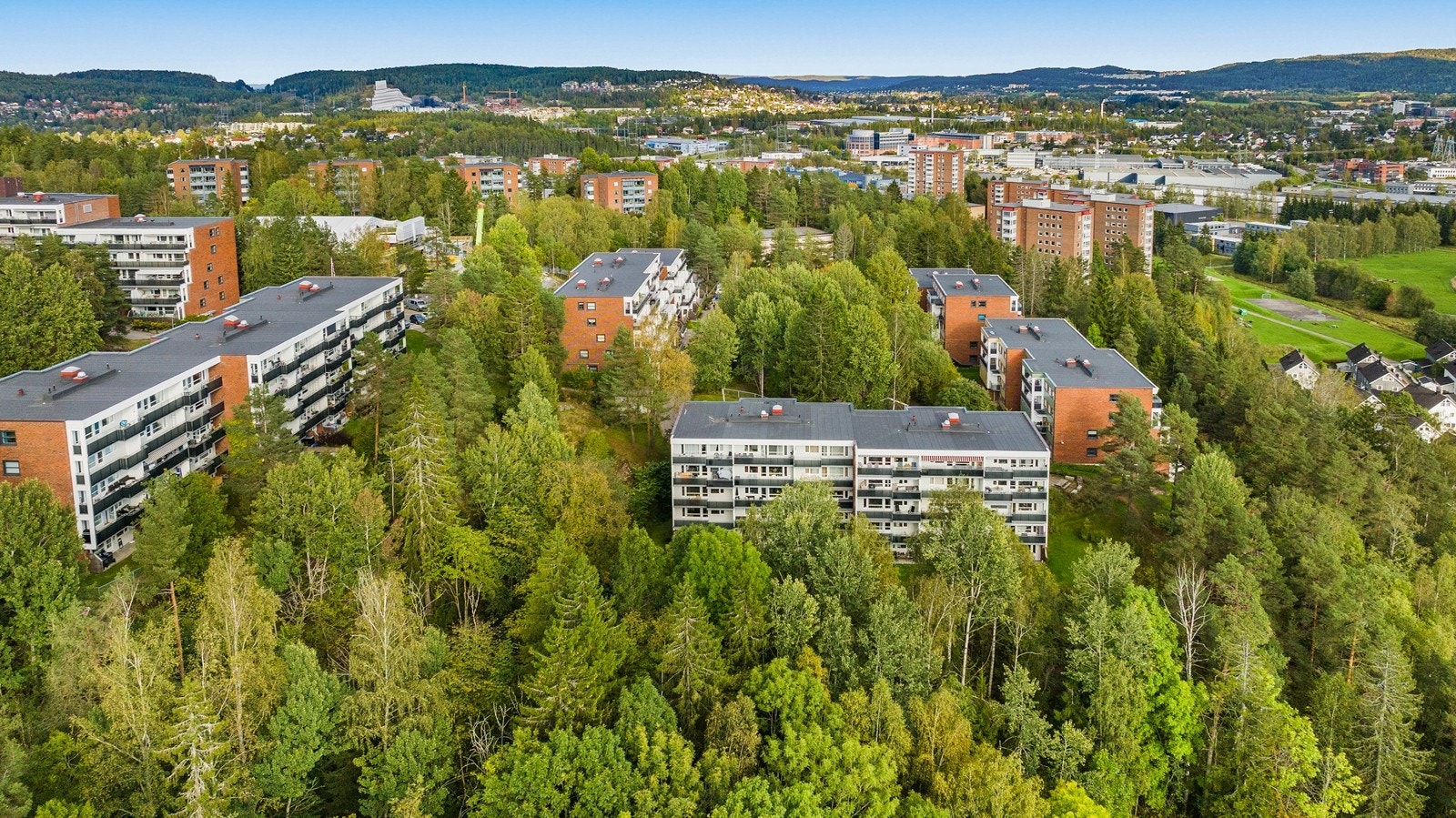 Området er kjent for sitt barnevennlige miljø, med trygge lekeplasser, idrettsanlegg og kort vei til både barnehager og skoler. Galleribilde