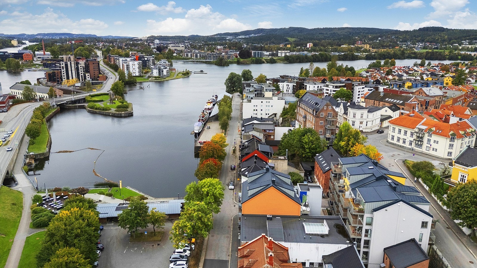 Sentral beliggenhet på Hjellen. Kort vei til alt av sentrumsfasiliteter. Galleribilde