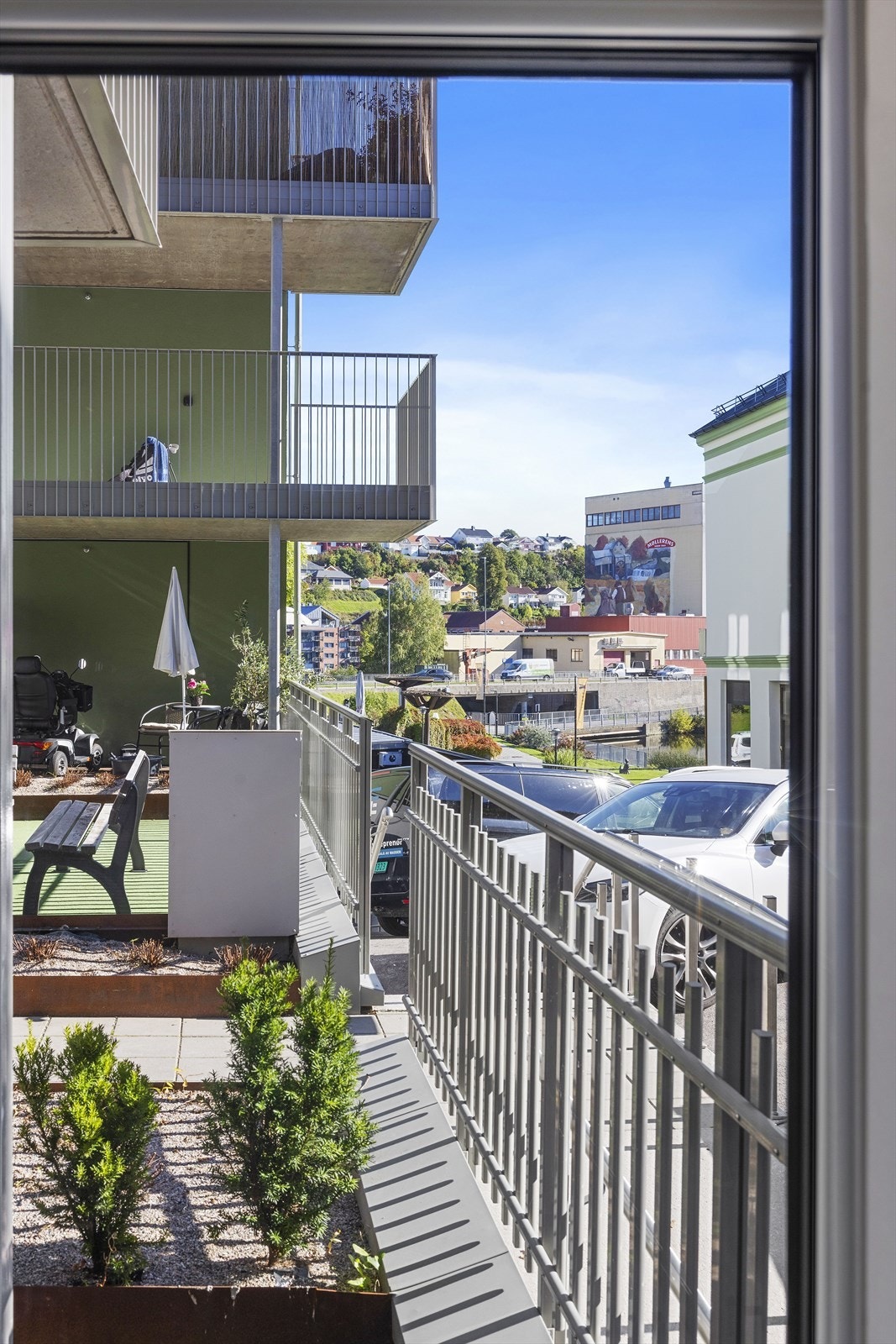 Fra leiligheten kan man se ned på populære "Strøm". Galleribilde