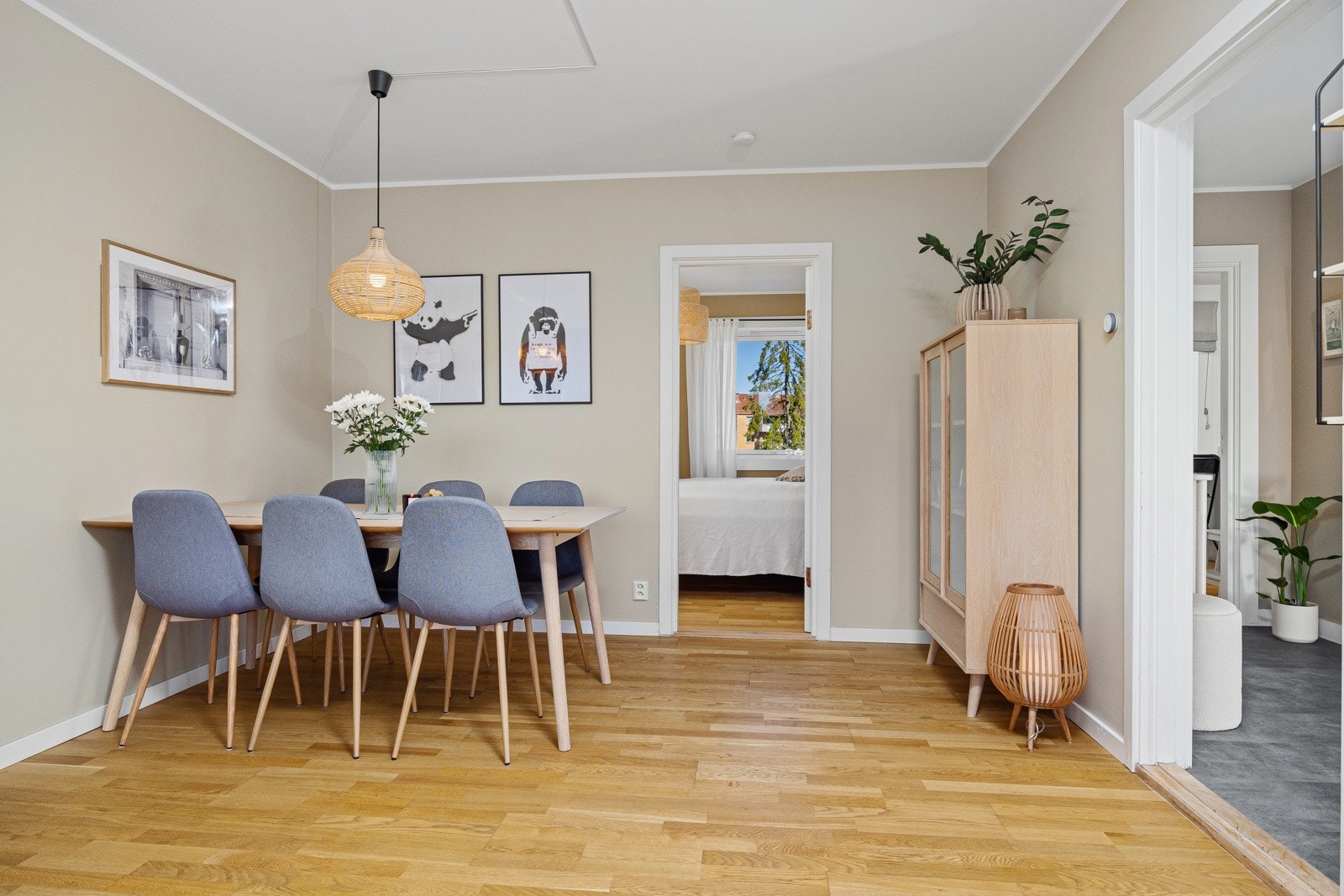 - Varmtvann, oppvarming (fjernvarme) og bredbånd via fiber er inkludert i fellesutgifter - Galleribilde