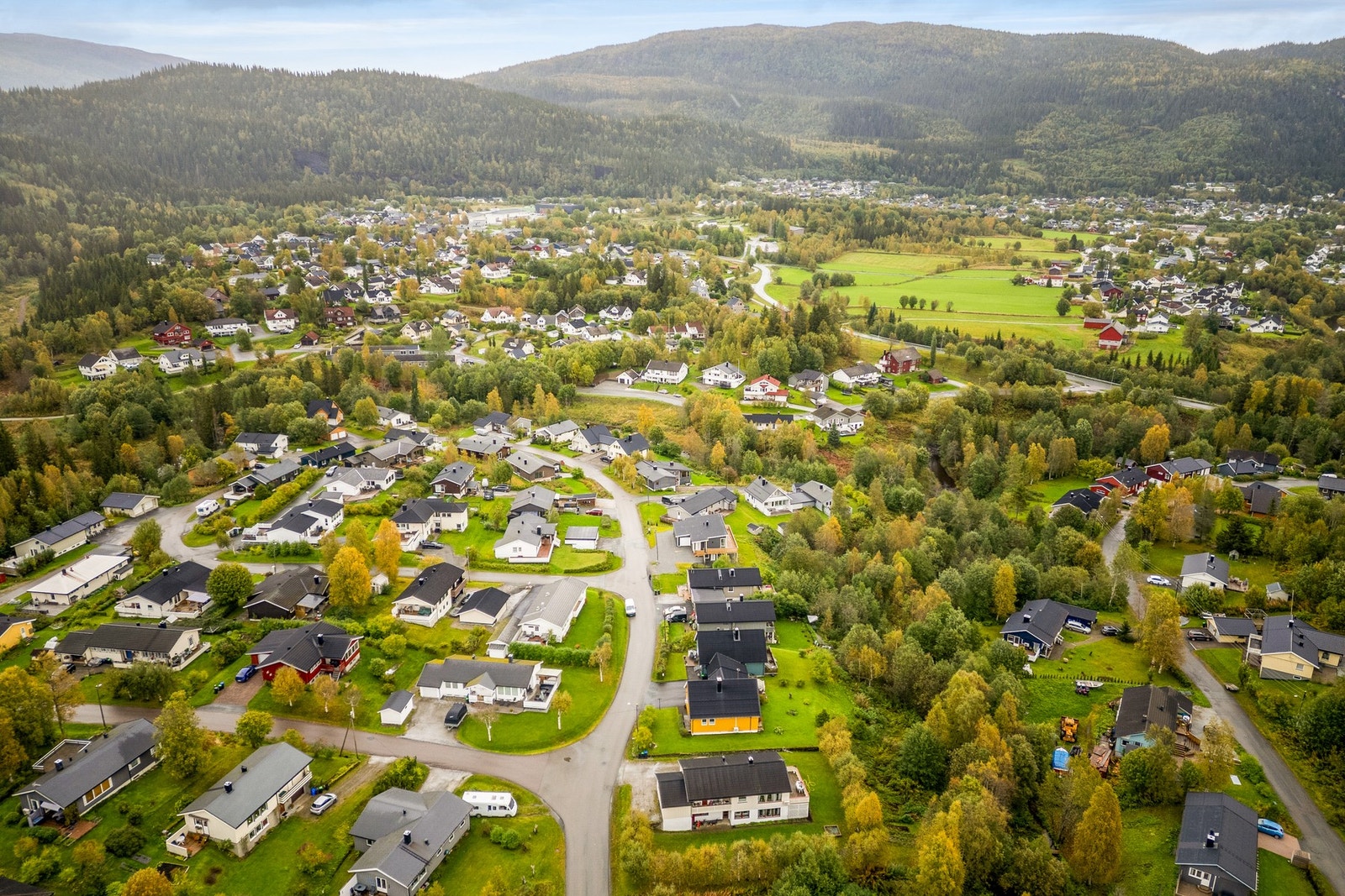 Boligen ligger i et etablert og barnevennlig nabolag Galleribilde