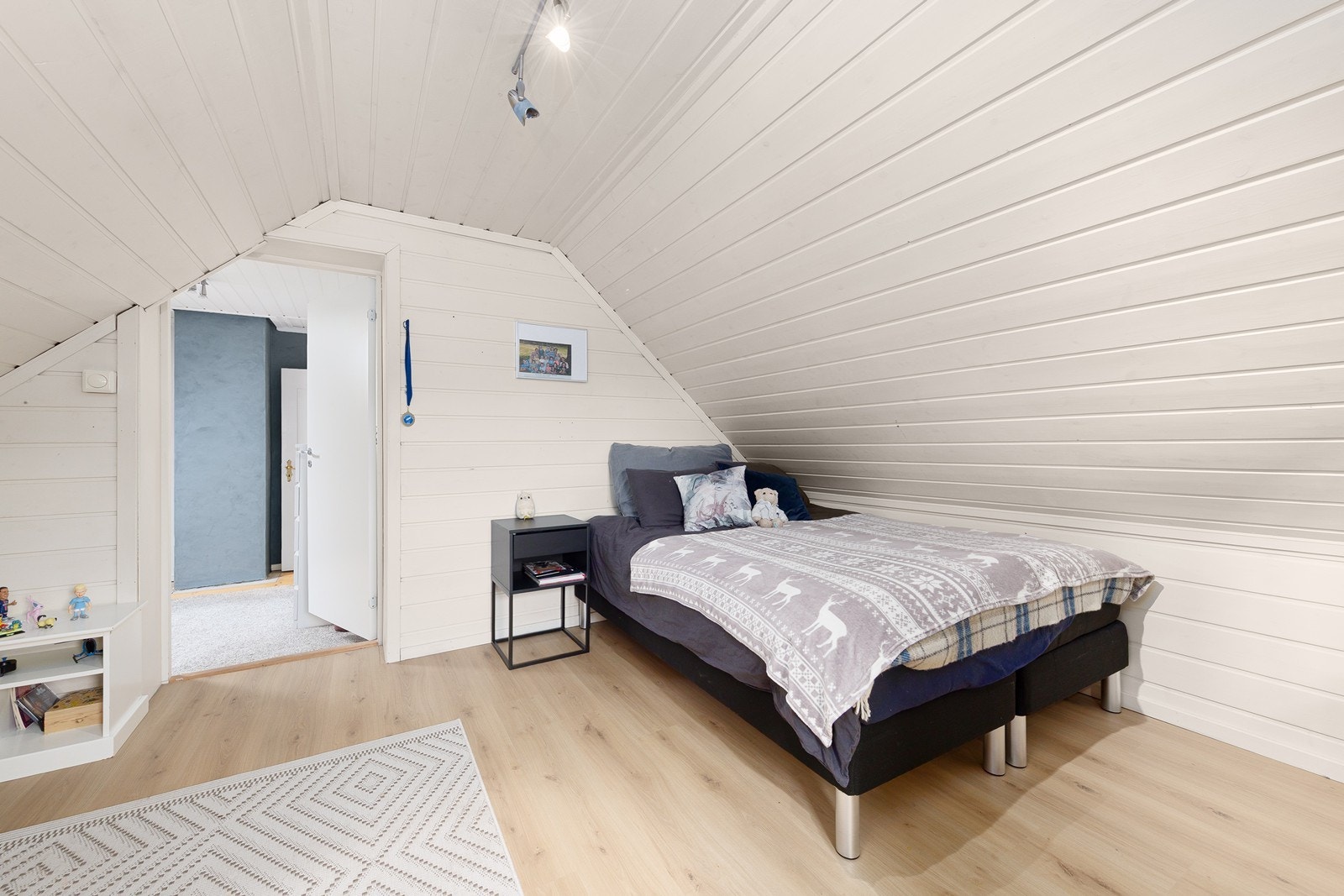 Rommene er lyse og har god plass til ønsket møblering. Galleribilde