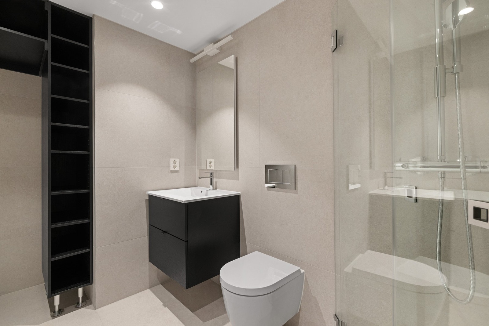 Lekkert og moderne bad med god standard. Galleribilde