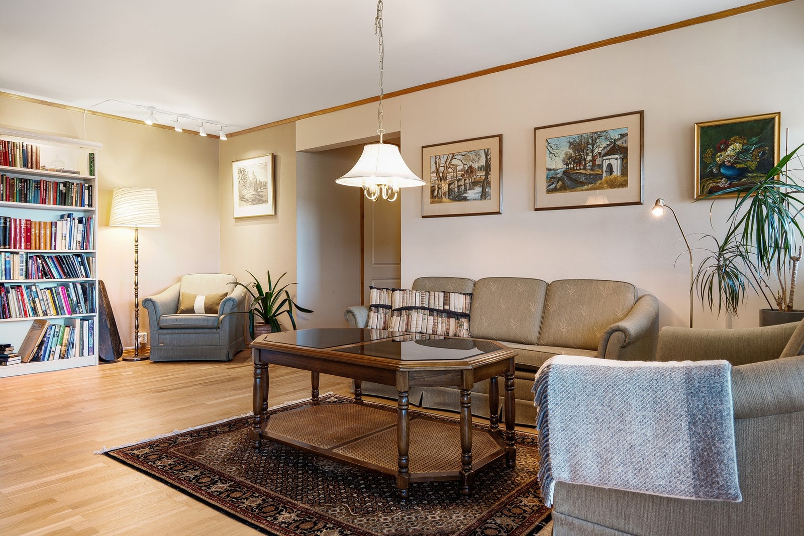 Fra stuen til soveromsgangen. Galleribilde